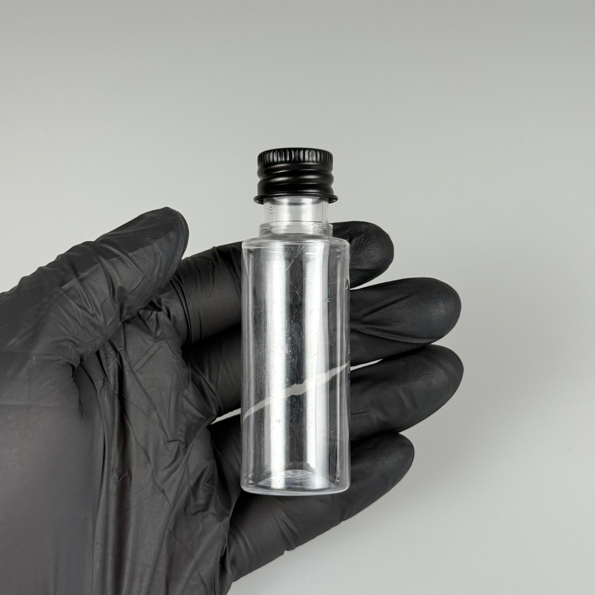 30 CC ŞEFFAF SİLİNDİR UZUN MODEL PET ŞİŞE + KÖPÜK CONTALI SİYAH ALÜMİNYUM METAL KAPAKLI + DAMLALIKLI KOLONYA TIPALI TAKIM - 30 ML PLASTİK ŞİŞE