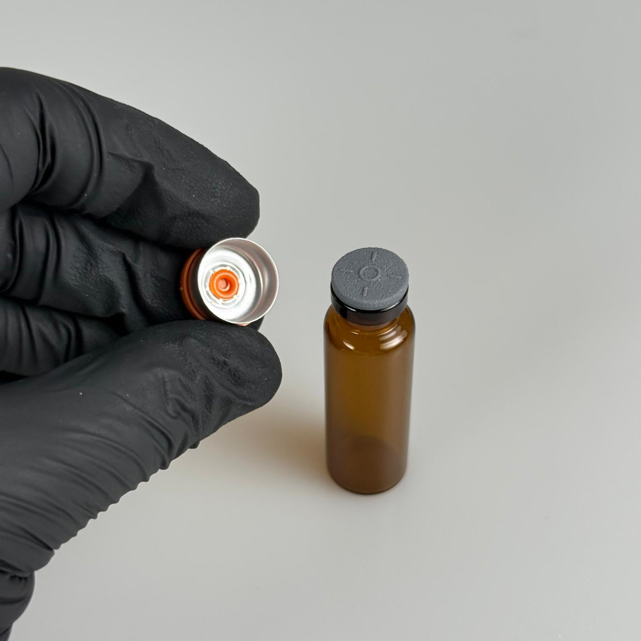 5 ML VİAL FLAKON ŞİŞE- 13 AĞIZ 5 CC AMBER CAM İLAÇ ŞİŞESİ + KAUÇUK BUTİL ENJEKTÖR TIPASI + TURUNCU FLAKON KAPAKLI TAKIM