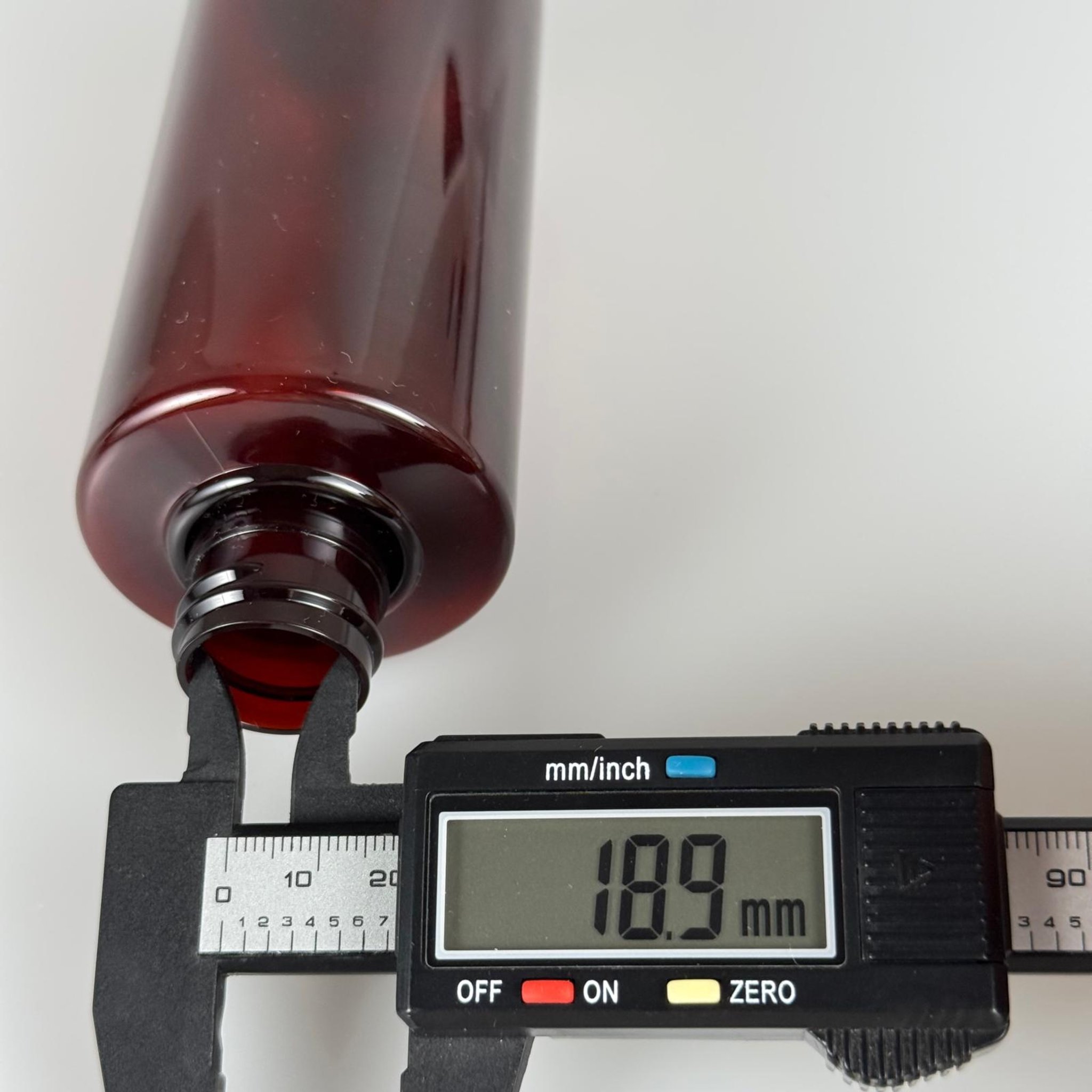 200 CC AMBER SİLİNDİR KÜT BOYUN PET ŞİŞE (25 GR) 24 MM