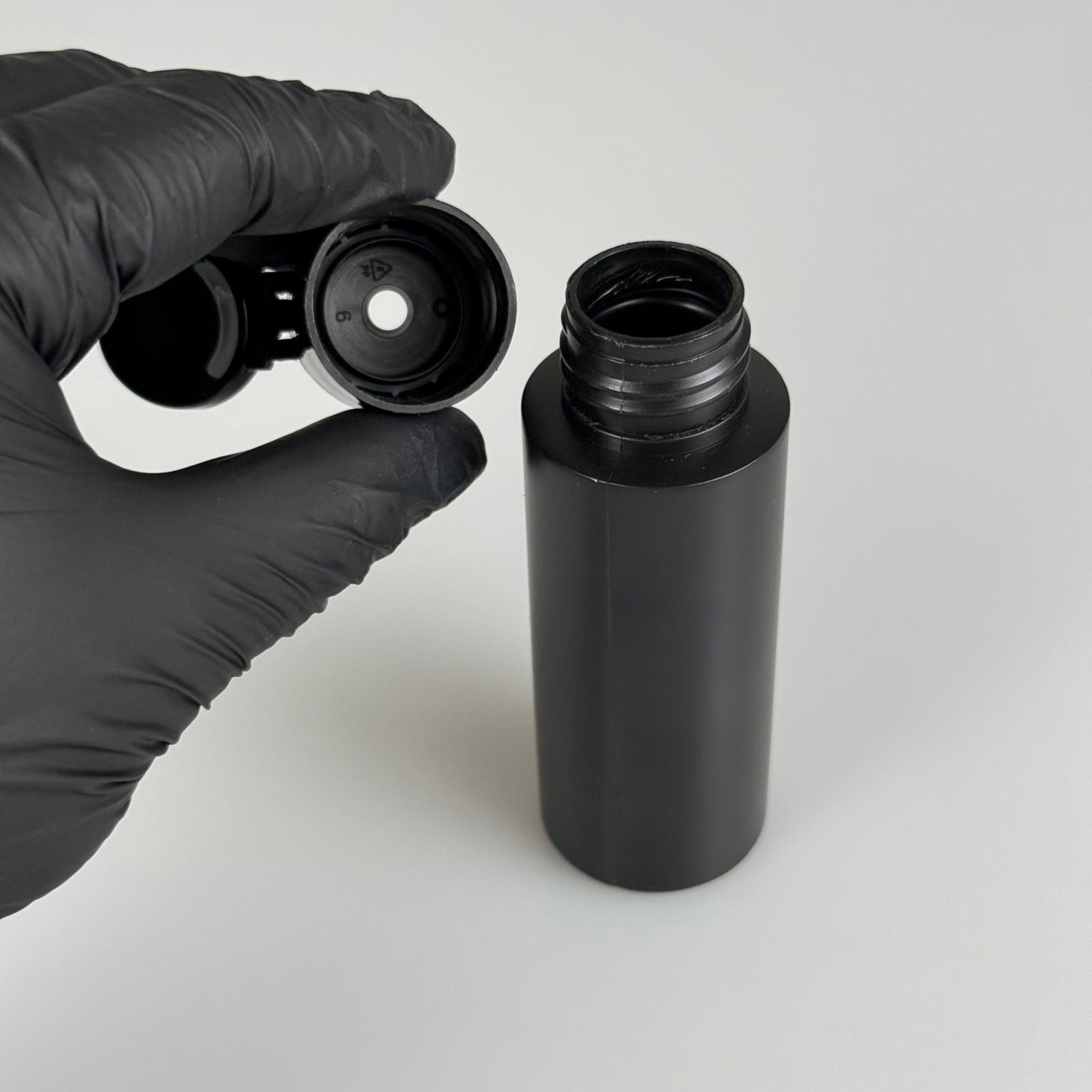 50 CC SİYAH POLİETİLEN ŞAMPUAN ŞİŞESİ -  50 ML SİYAH ŞIK 1. KALİTE FLİPTOP KAPAKLI POLİETİLEN ŞİŞE
