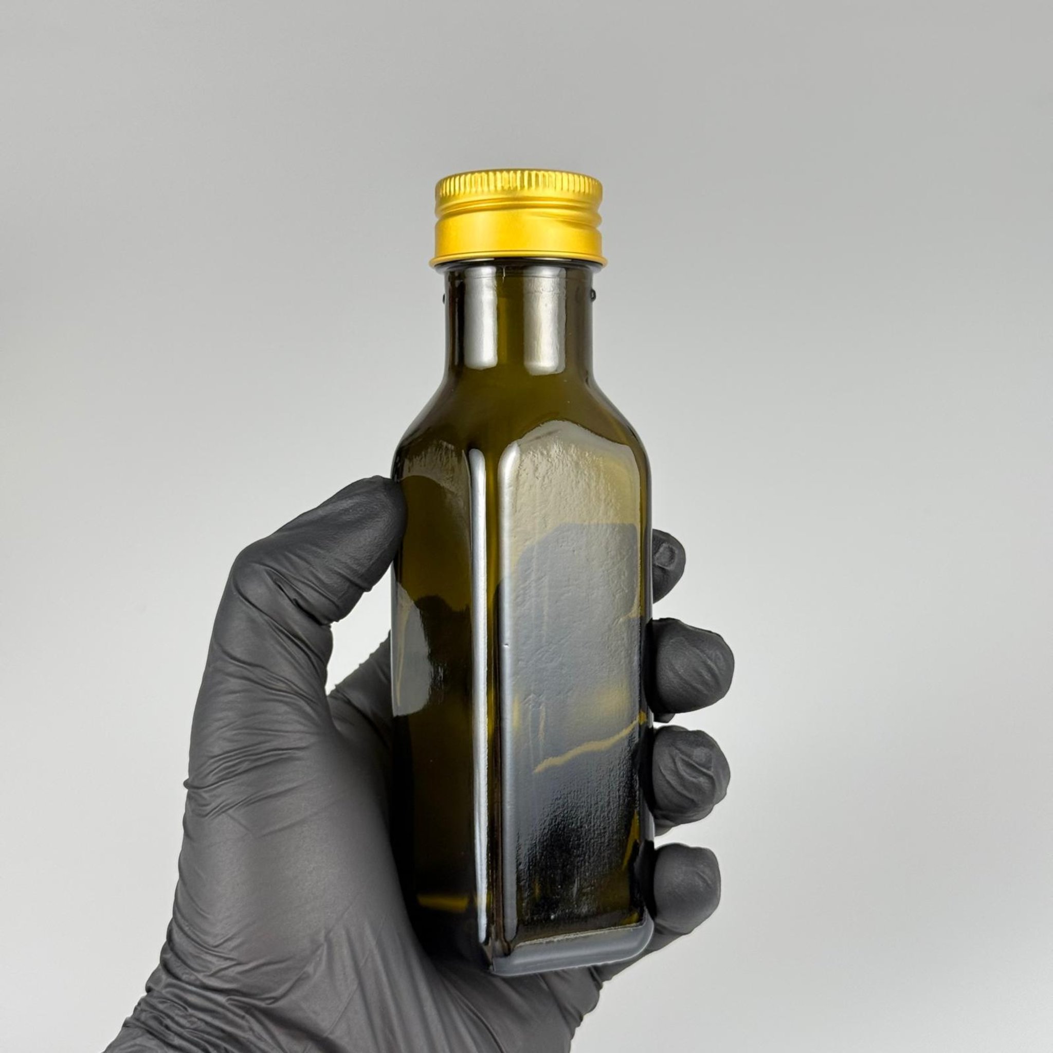 100 CC MARASKA CAM ŞİŞE KOYU YEŞİL (31 MM AĞIZ) - CONTALI GOLD ALÜMİNYUM METAL KAPAKLI - 100 ML KÖŞELİ KARE MARASCA YAĞ VE SOS ŞİŞELERİ