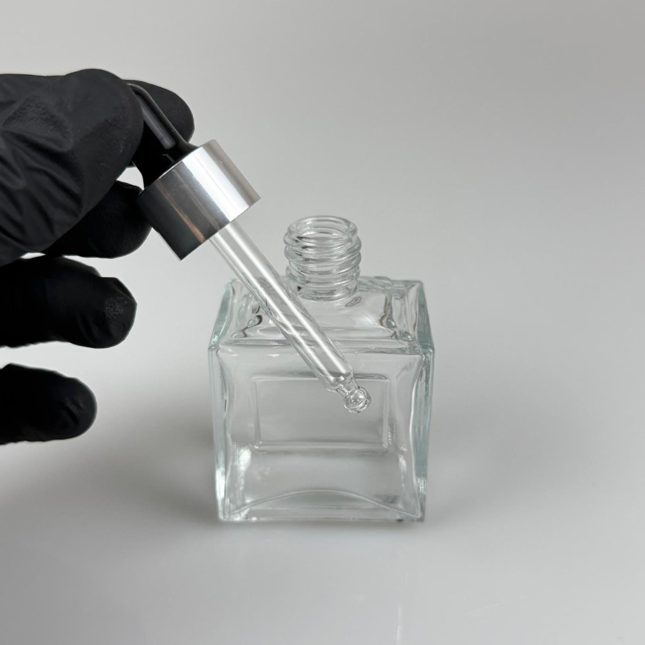 50 CC KÖŞELİ PRİZMA PRESTİJLİ CAM DAMLALIKLI ŞİŞE - SİYAH EMZİK - GÜMÜŞ METALİK KAPAK - 50 ML CAM DAMLALIKLI ŞİŞE - DAMLALIKLI BOŞ ŞİŞE