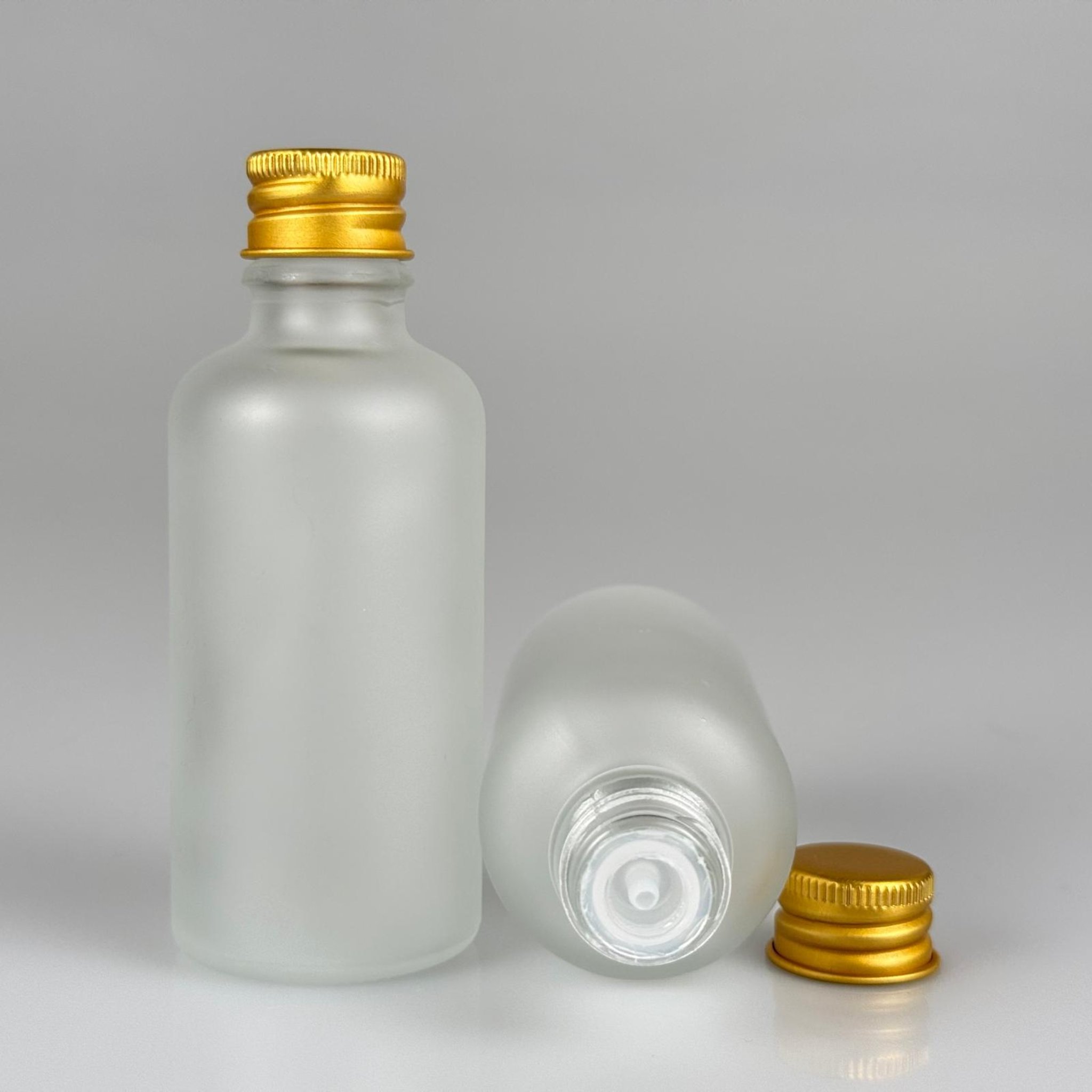 50 CC BUZLU CAM ŞİŞE + KÖPÜK CONTALI GOLD ALÜMİNYUM METAL KAPAKLI + DAMLALIKLI KOLONYA TIPALI TAKIM - 50 ML BUZLU CAM ŞİŞE