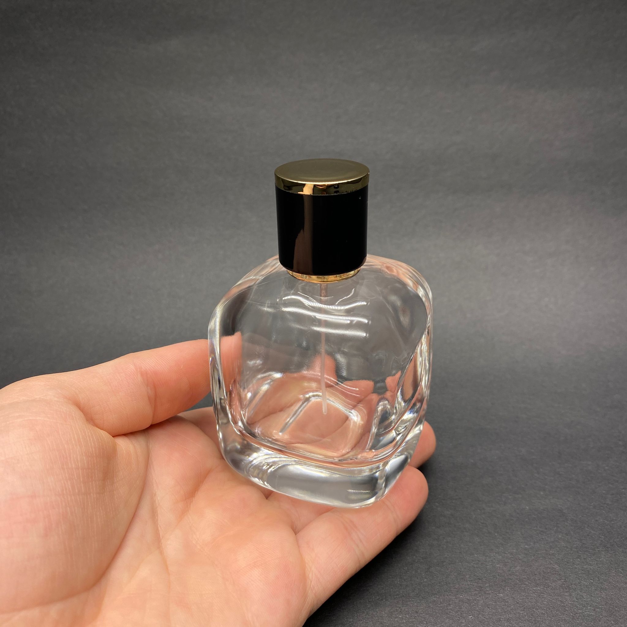 100 ML OVAL KARE MODEL CORE PARFÜM ŞİŞESİ - GOLD METAL SPREYLİ + GOLD SİYAH KAPAKLI (AĞIZ 15 MM GEÇME KOLAY KAPAMA)