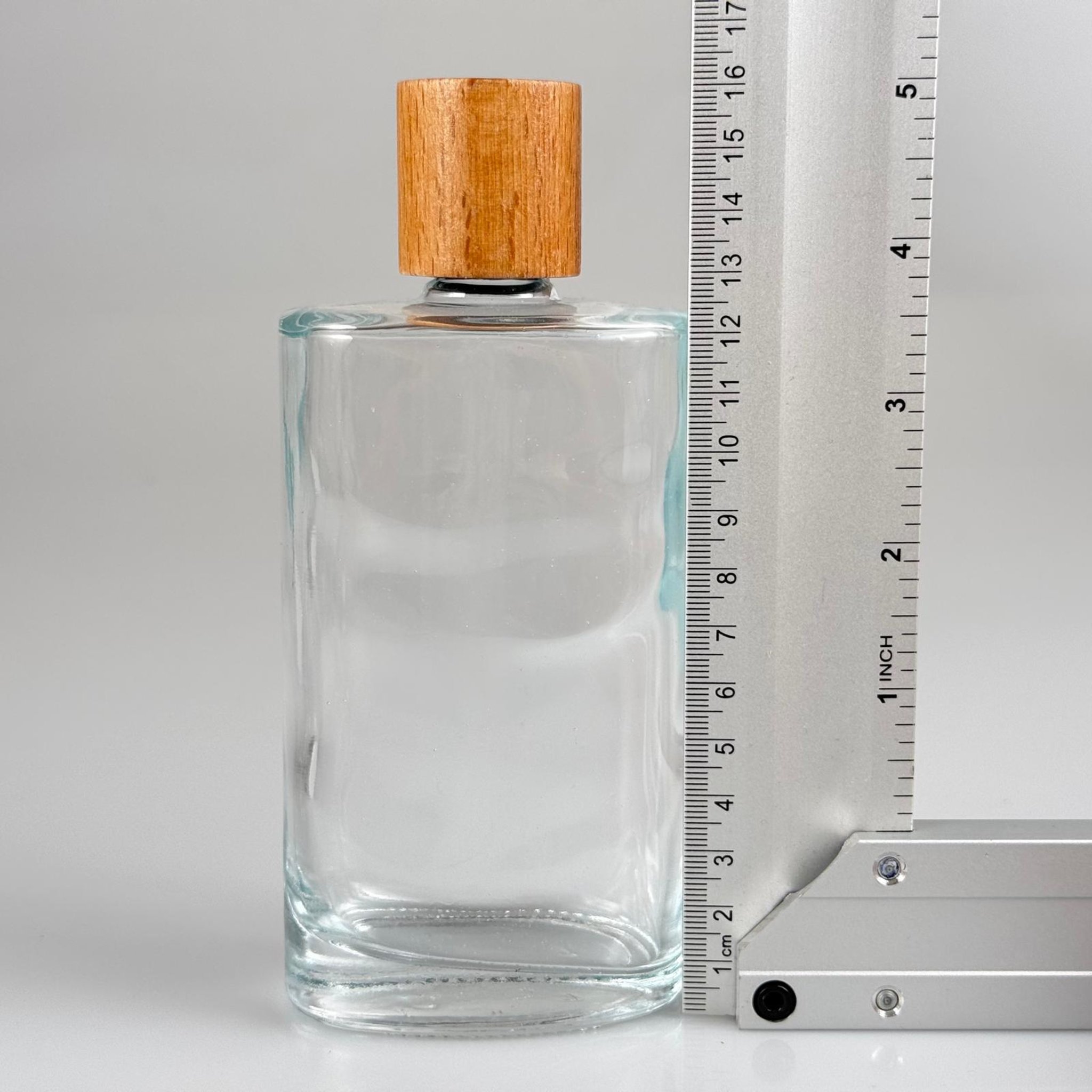 200 CC YASSI KÖŞELİ ŞEFFAF CAM KOLONYA ŞİŞESİ + AHŞAP KAPAK + KOLONYA TIPASI - 200 ML CAM ŞİŞE