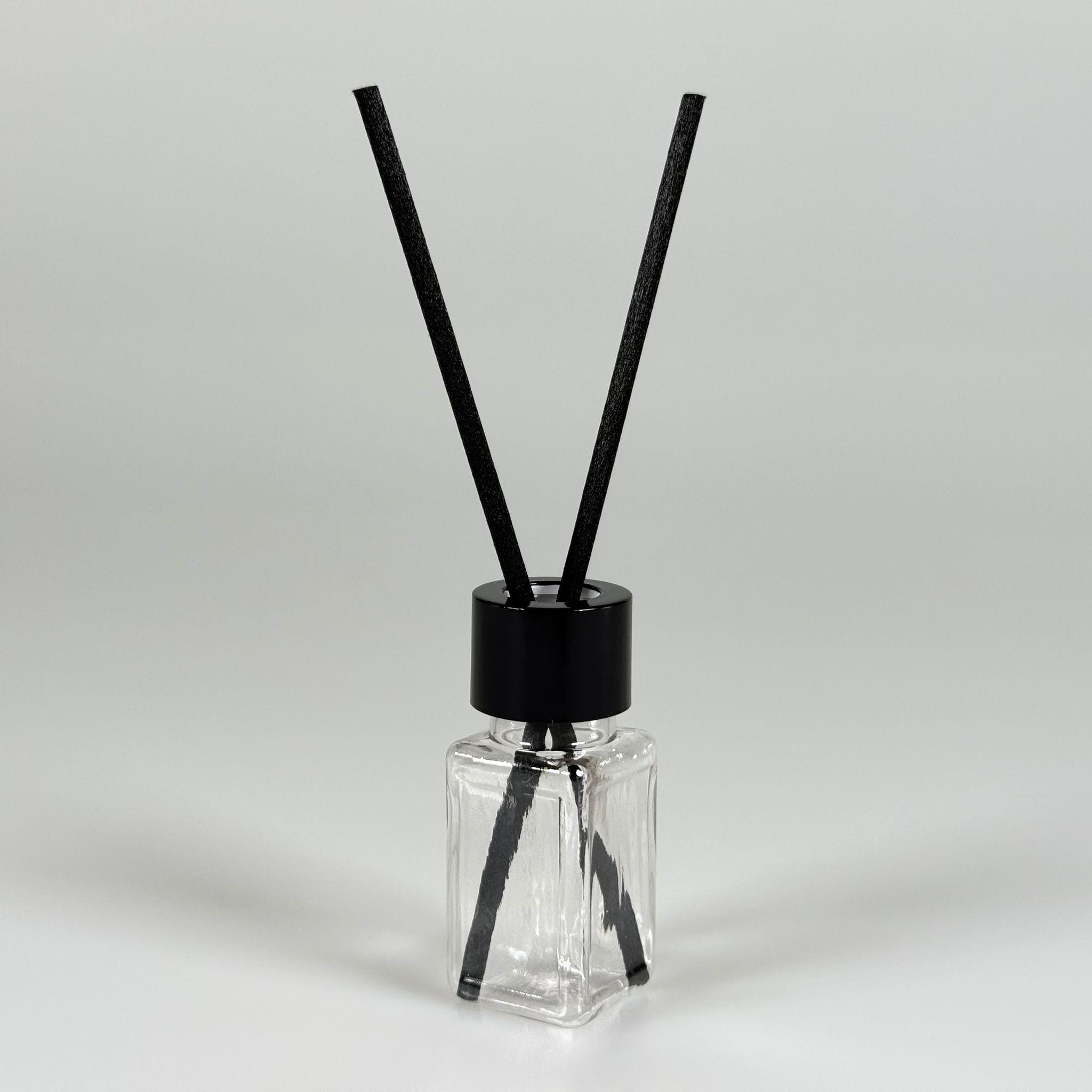 PLASTİK PET DİFÜZÖR  ODA KOKUSU BAMBU ŞİŞESİ - 10 ML KARE - ŞİŞE + SİYAH METAL KAPAK + TIPA + 24 CM FİBER ÇUBUK