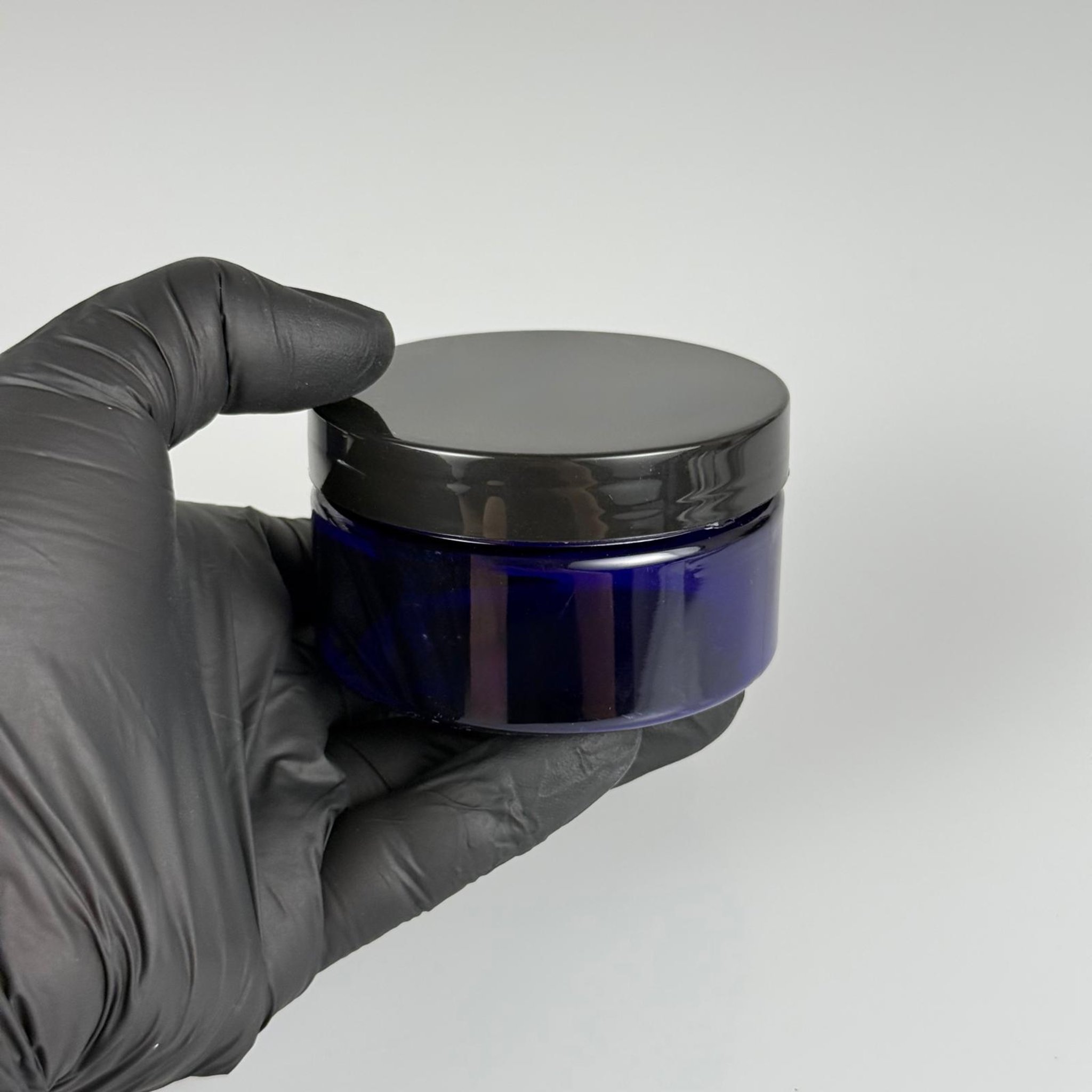 100 CC MAVİ SERT PLASTİK KAVANOZ + SİYAH PLASTİK KAPAKLI + KENDİNDEN YAPIŞKANLI KÖPÜK CONTALI TAKIM - 100 ML PLASTİK KREM KAVANOZU