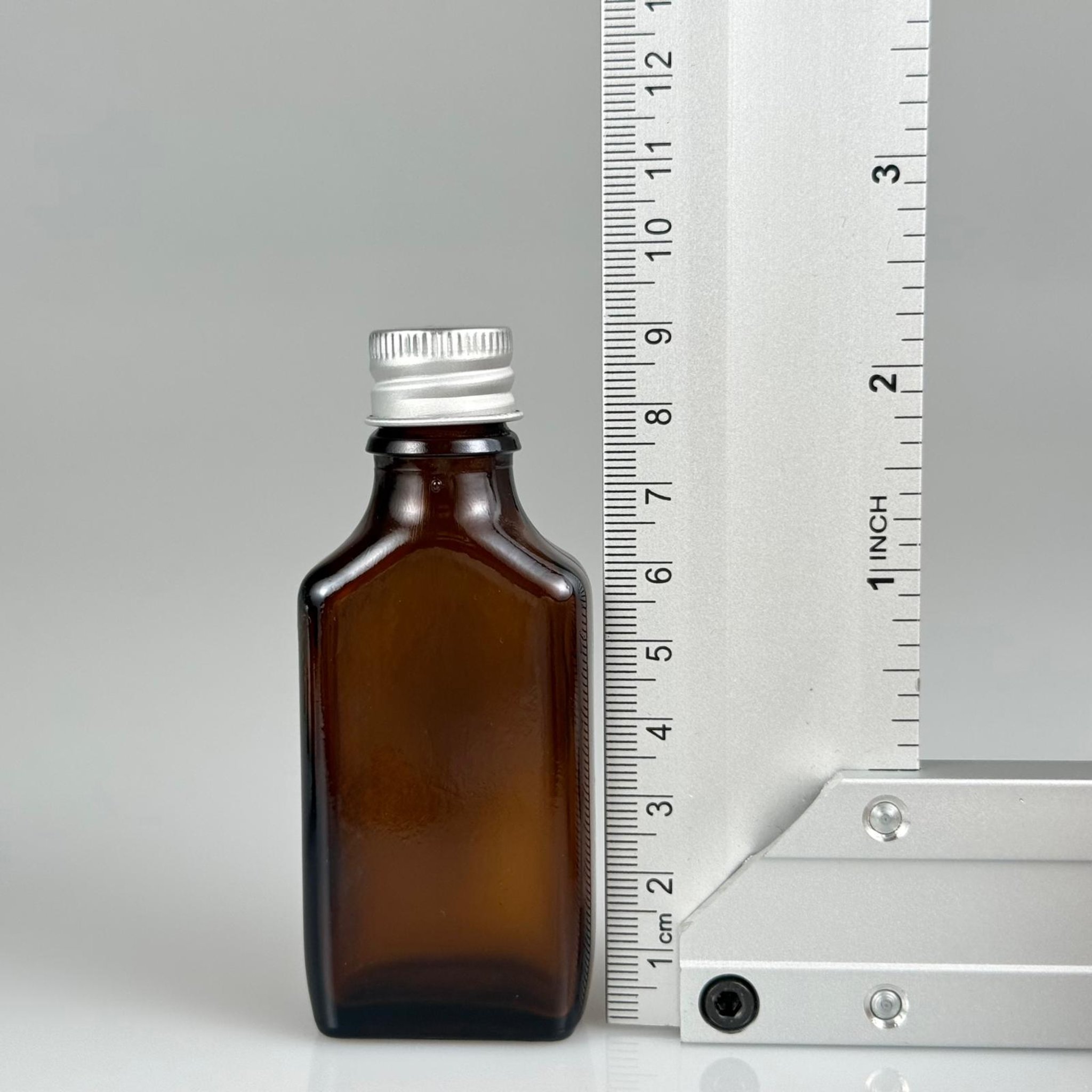 30 CC AMBER YASSI CAM ŞİŞE + GOLD ALÜMİNYUM METAL KAPAKLI + DAMLALIKLI KOLONYA TIPALI TAKIM - 30 ML KAHVERENGİ CAM ŞİŞE