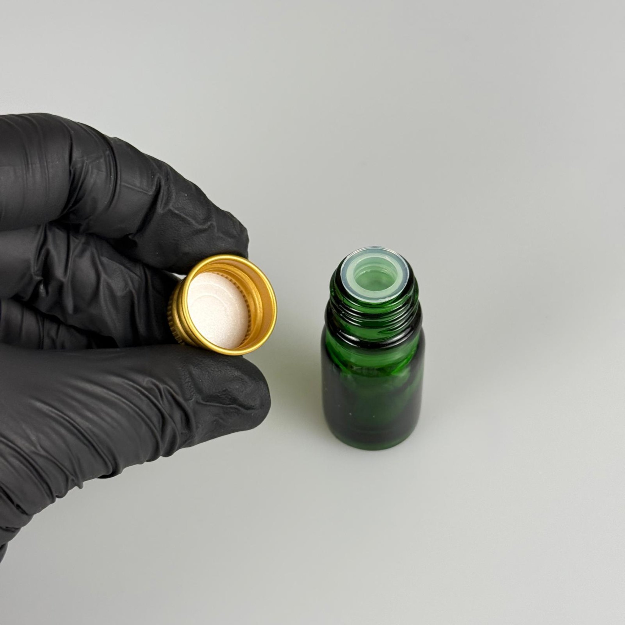 5 CC YEŞİL CAM ŞİŞE + KÖPÜK CONTALI GOLD ALÜMİNYUM METAL KAPAKLI + KÖR TIPALI TAKIM - 5 ML YEŞİL CAM ŞİŞE