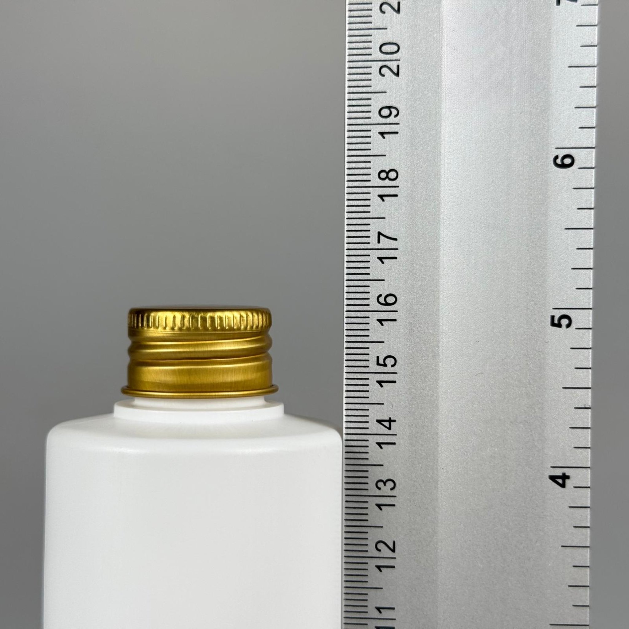 200 CC (SİLME 250 CC) BEYAZ SİLİNDİR MODEL MAT SERT POLİETİLEN ASETON ŞİŞESİ (24 AĞIZ) + KÖPÜK CONTALI GOLD METAL ALÜMİNYUM KAPAKLI TAKIM - 200 ML KAPAKLI BEYAZ PLASTİK ŞİŞELER