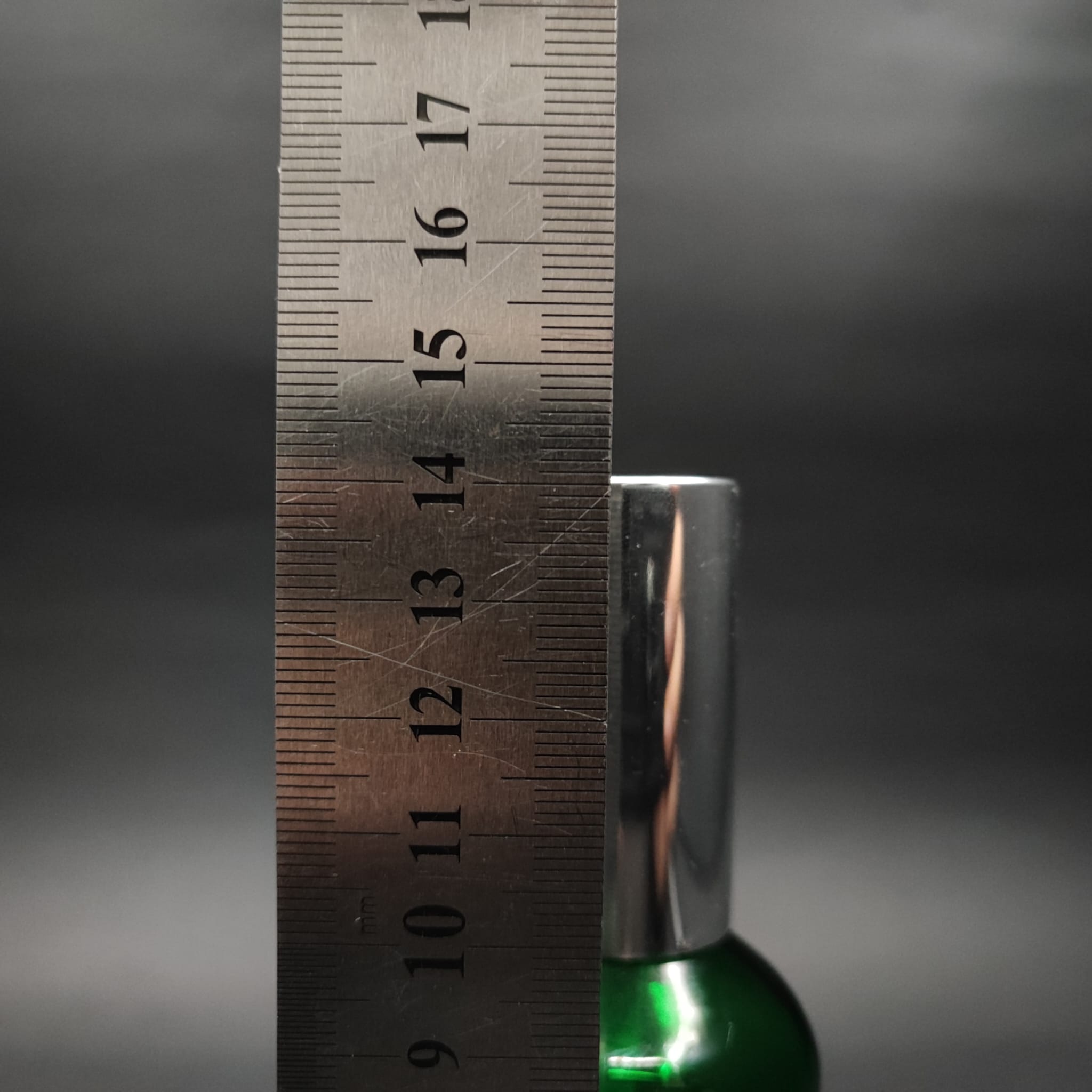 100 ML LÜKS VİDALI VALF ÇEVİRME PARFÜM ŞİŞELERİ - 100 CC YEŞİL CAM ŞİŞE - GÜMÜŞ METAL SPREYLİ KAPAKLI SET