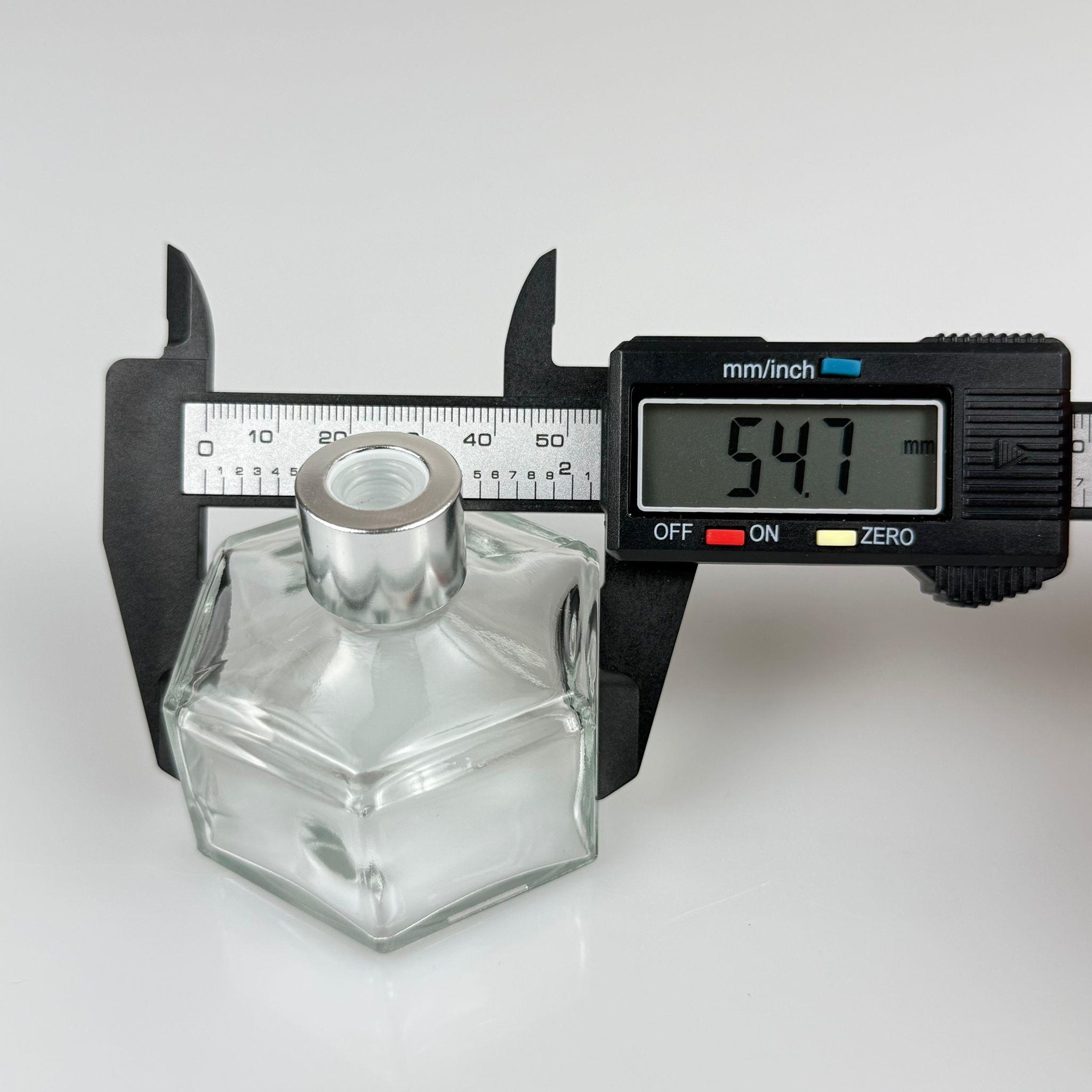 50 CC BASIK ALTIGEN PRESTİJ CAM BAMBU ODA KOKUSU ŞİŞESİ - 50 ML ÇUBUKLU BAMBU ODA KOKUSU ŞİŞESİ - DİFÜZÖR ŞİŞE- CAM ŞİŞE + GÜMÜŞ METAL KAPAK + PLASTİK TIPA + 3 ADET FİBER SİYAH BAMBU ÇUBUK