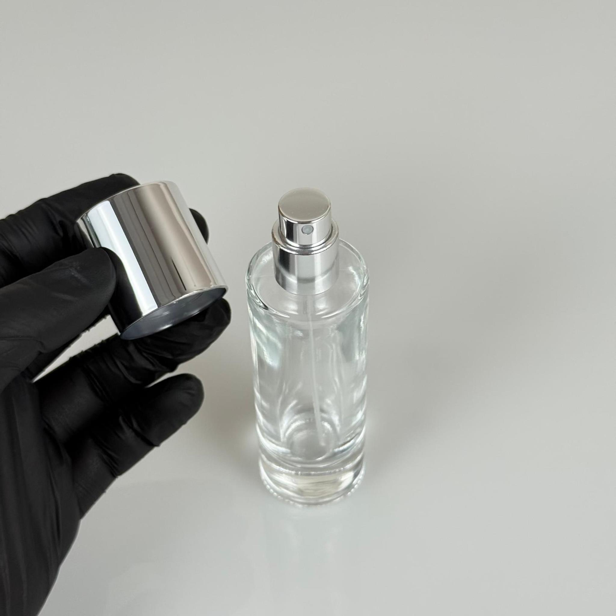 30 ML SİLİNDİR UZUN MODEL PARFÜM ŞİŞESİ - GÜMÜŞ METAL SPREYLİ + GÜMÜŞ GENİŞ KAPAKLI (AĞIZ 15 MM GEÇME KOLAY KAPAMA)