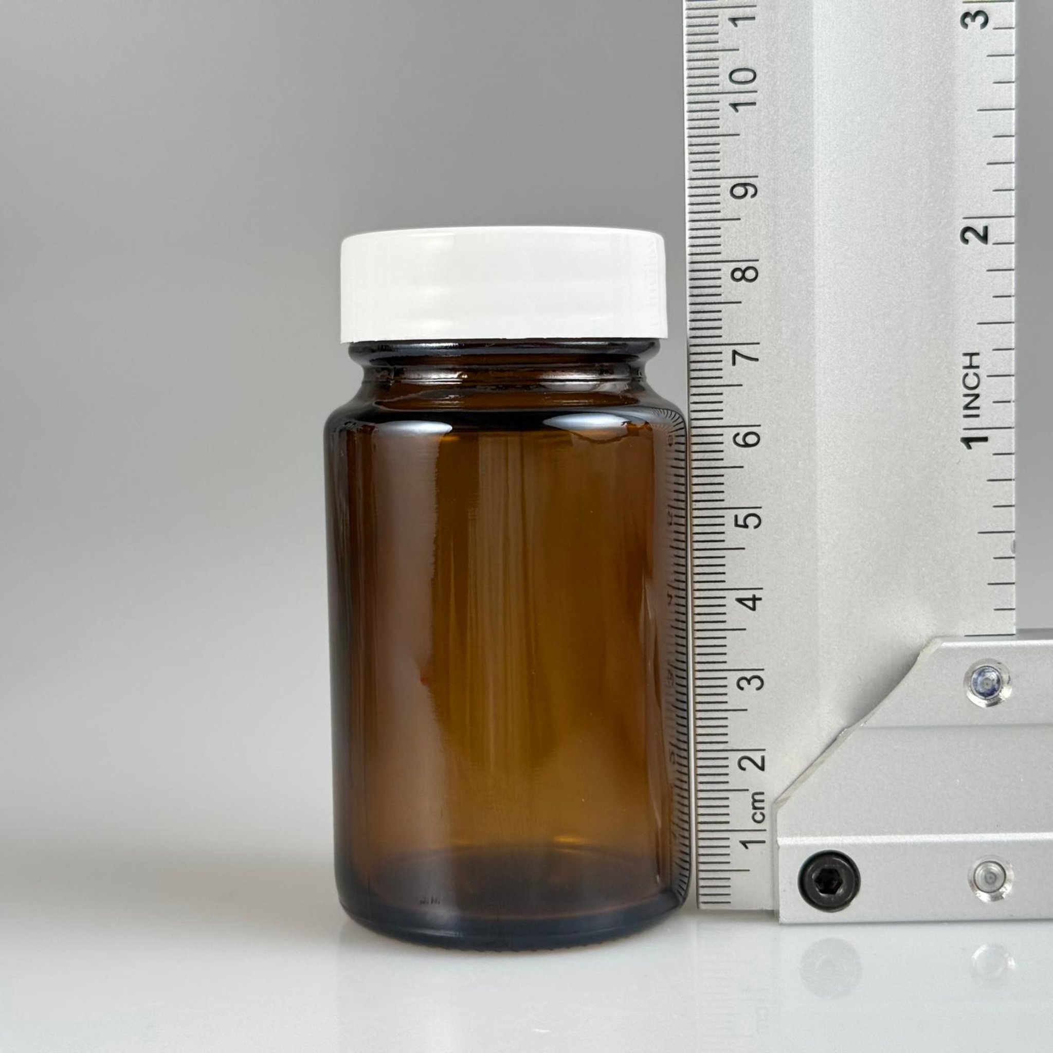 75 CC AMBER CAM TABLET ŞİŞESİ + BEYAZ PLASTİK KAPAKLI TAKIM - 75 ML KAPSÜL ŞİŞESİ - GENİŞ AĞIZLI İLAÇ ŞİŞESİ - TABLET KAVANOZU