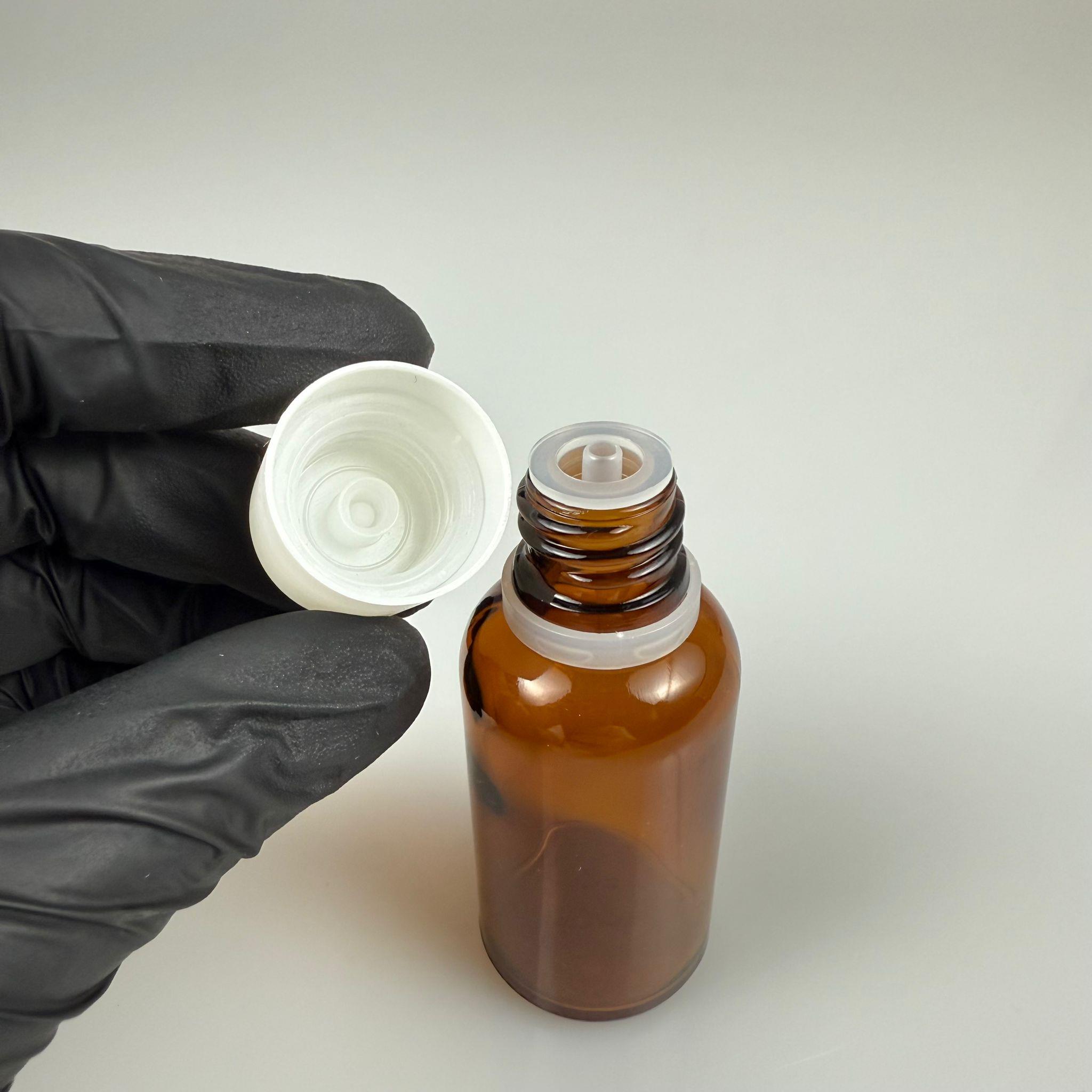 30 CC AMBER CAM ŞİŞE + İÇTEN DAMLALIKLI ÇOCUK KİLİTLİ BEYAZ KAPAK - KAHVERENGİ 30 ML KİLİT KAPAKLI DAMLATMALI ŞİŞE