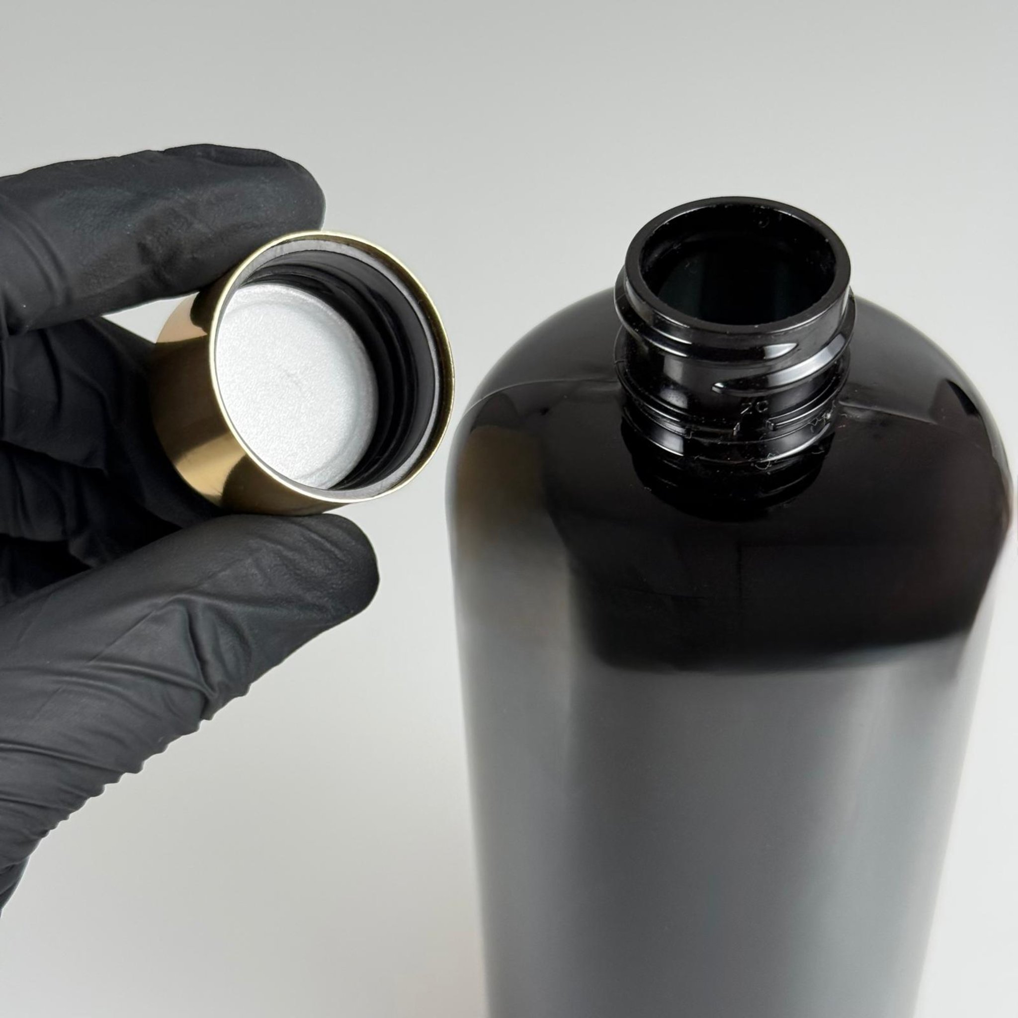 500 CC SİYAH UZUN SİLİNDİR PET ŞİŞE + ALÜMİNYUM KAPLAMALI GOLD KAPKALI TAKIM - 500 ML SİYAH PET ŞİŞE