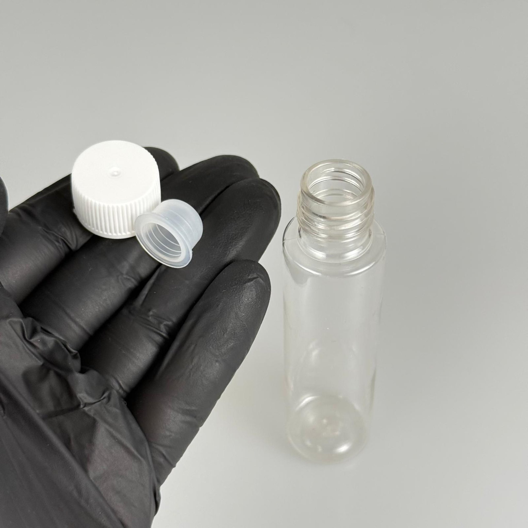 35 ML TIPALI, SIZDIRMAZ KAPAKLI PET ŞİŞE - 35 CC ŞEFFAF PLASTİK ŞİŞE + CONTALI BEYAZ KAPAK + KÖR TIPA TAKIM