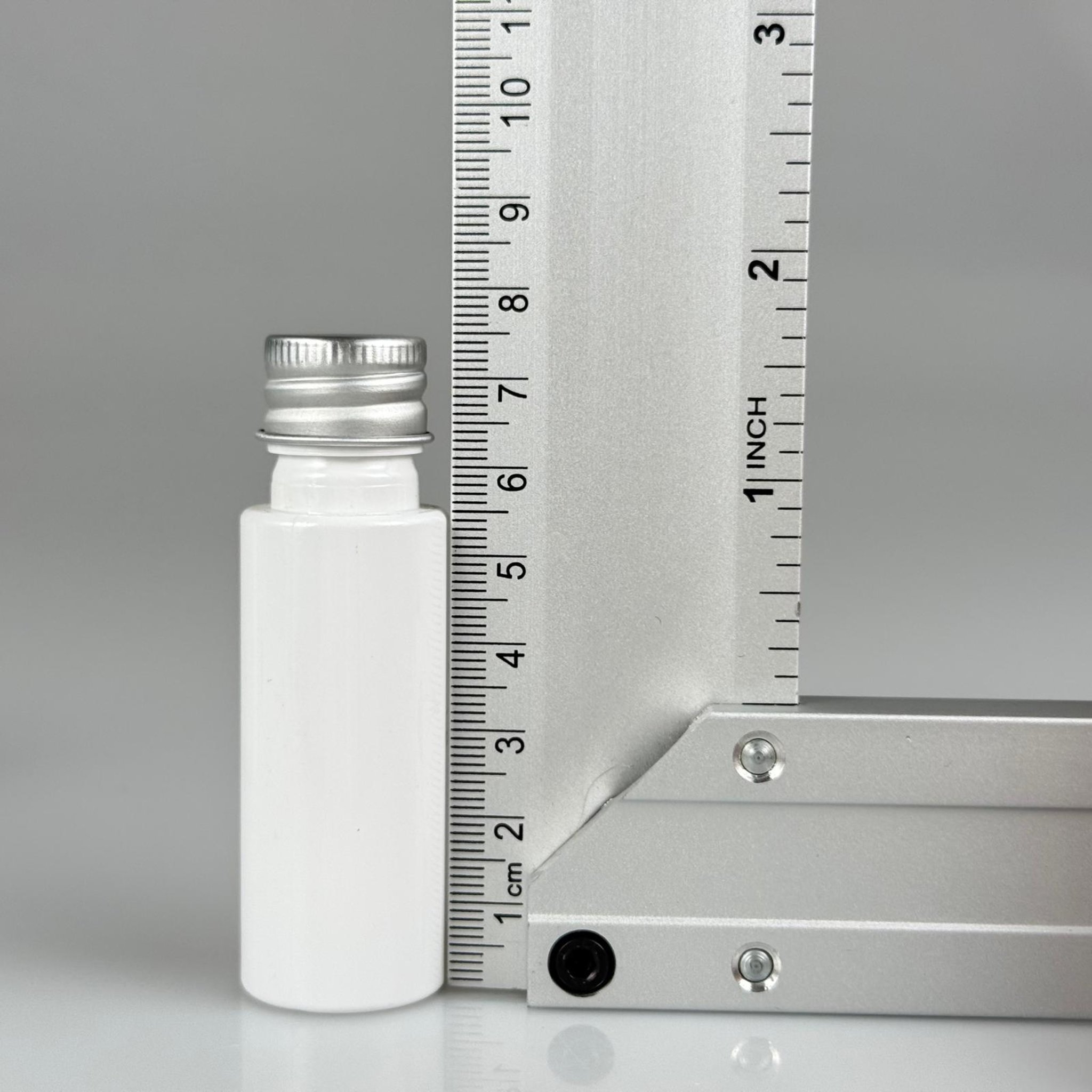 20 CC BEYAZ PET ŞİŞE + KÖPÜK CONTALI GÜMÜŞ ALÜMİNYUM METAL KAPAKLI + KÖR TIPALI TAKIM - 20 ML PLASTİK ŞİŞE