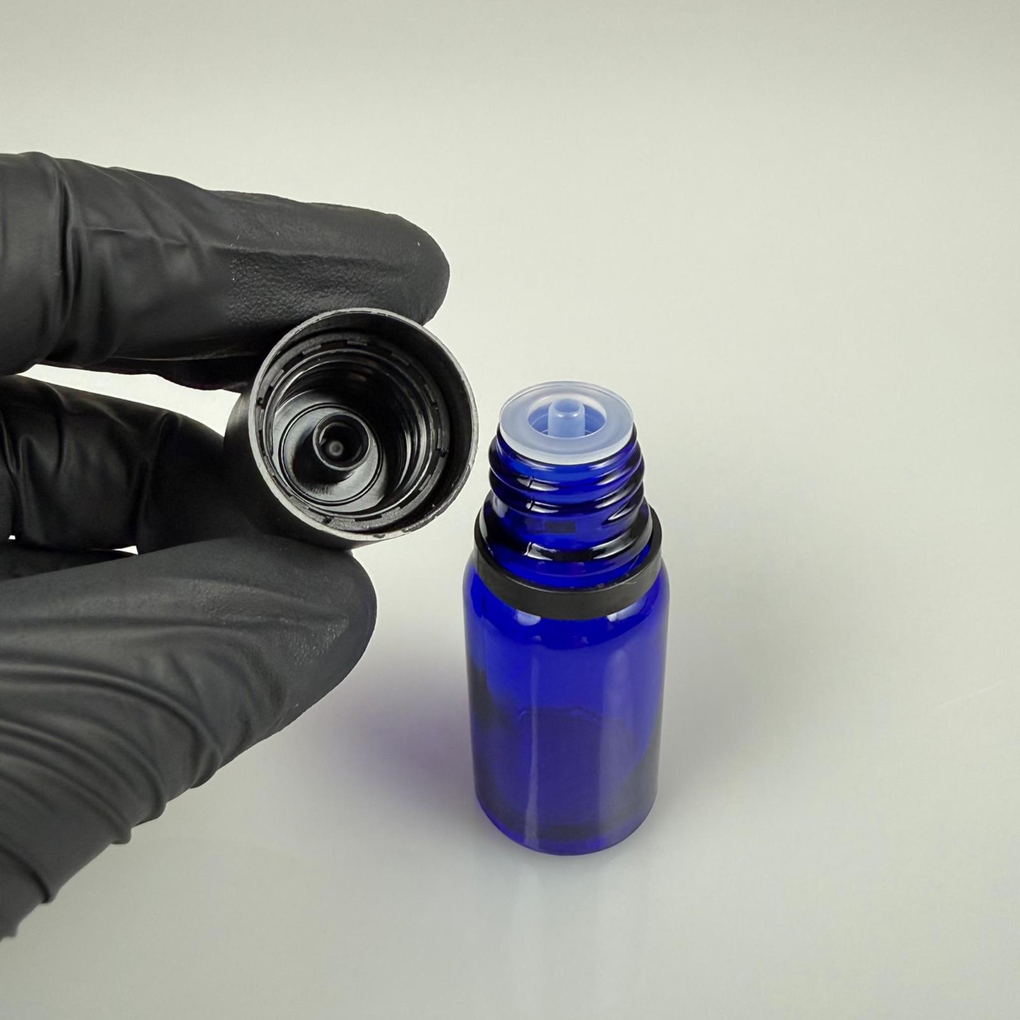 10 CC MAVİ CAM ŞİŞE + İÇTEN DAMLALIKLI ÇOCUK KİLİTLİ SİYAH KAPAK - MAVİ 10 ML KİLİT KAPAKLI DAMLATMALI ŞİŞE