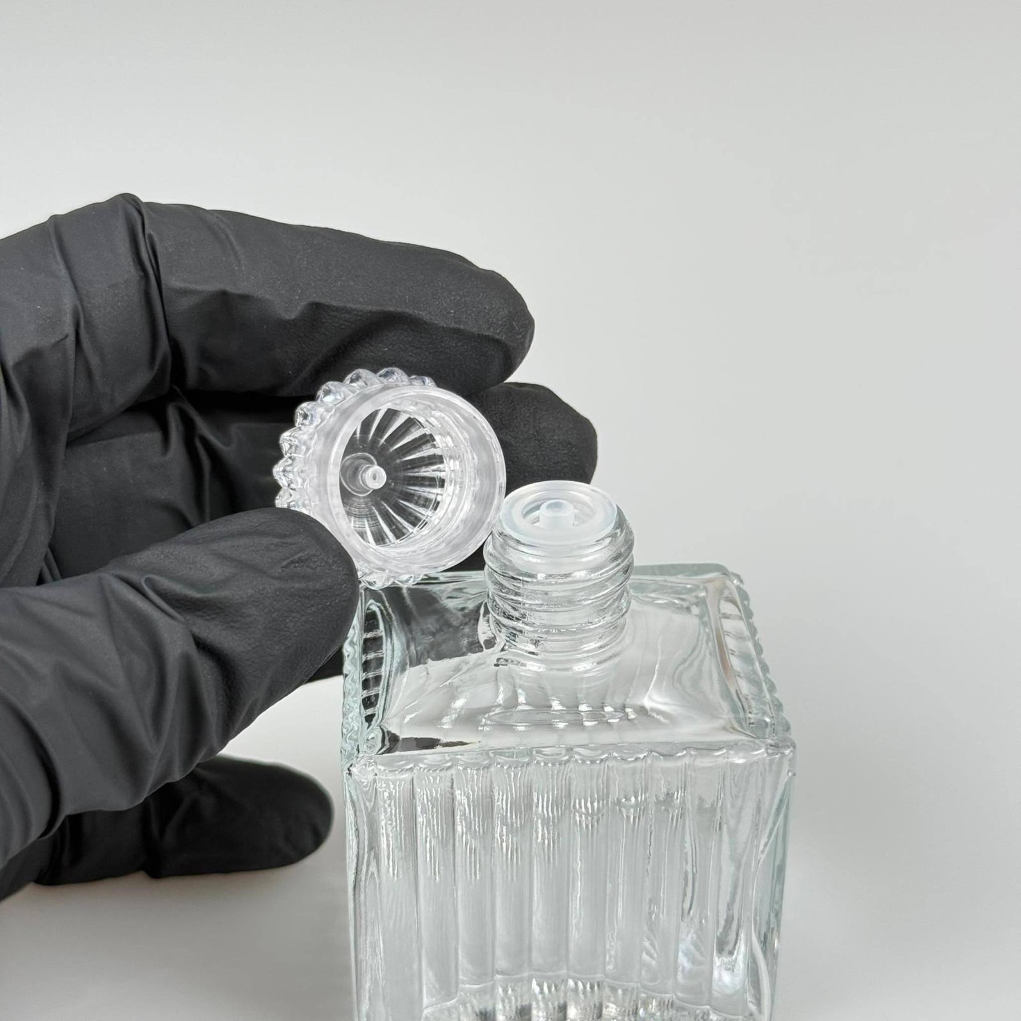 50 CC KÖŞELİ DESENLİ ÇİZGİLİ CAM ŞİŞE - KRİSTAL KAPAKLI KOLONYA TIPALI - 50 ML PRESTİJLİ ŞİŞE
