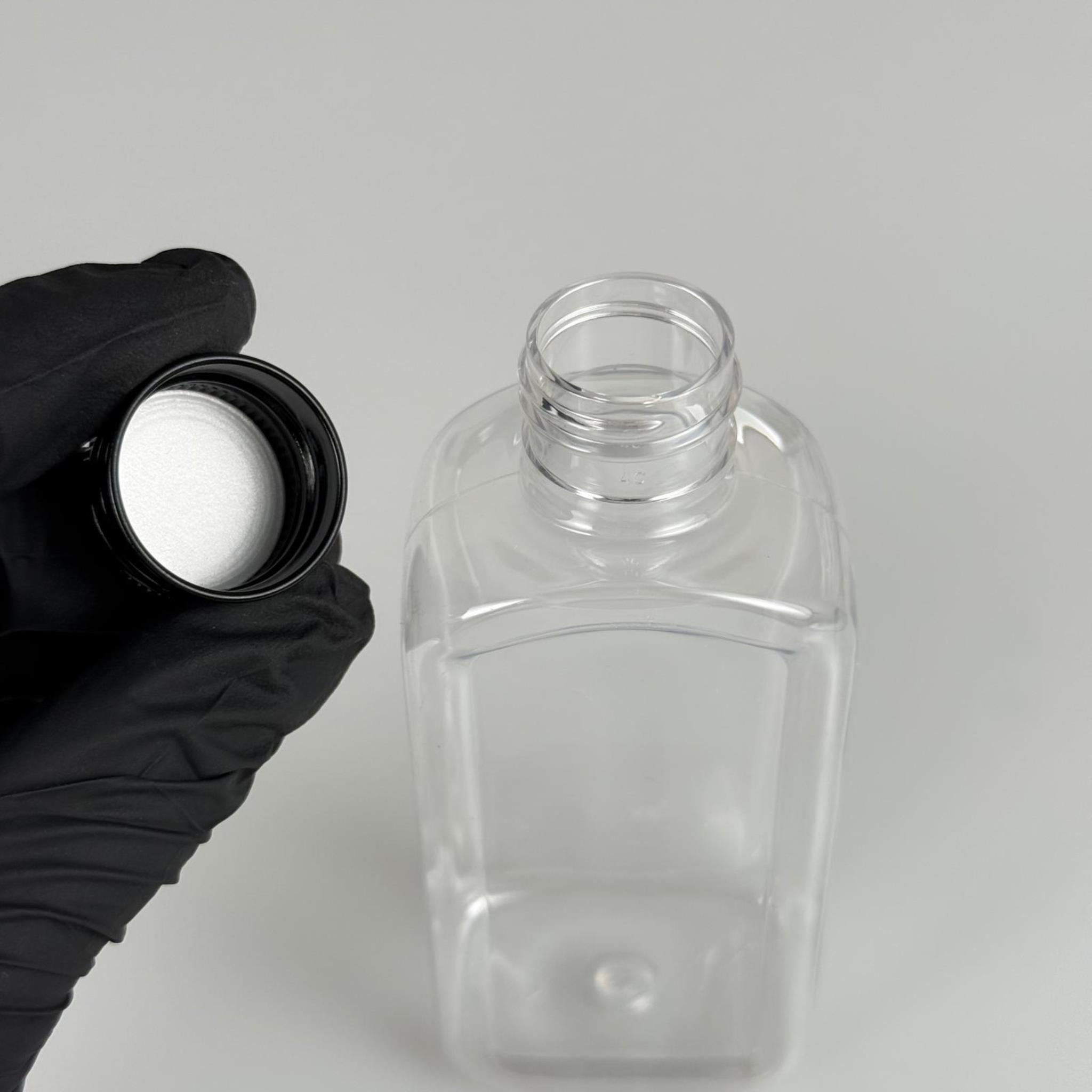 140 CC YASSI KÖŞELİ MODEL ŞEFFAF PET ŞİŞE (24 AĞIZ) + KÖPÜK CONTALI SİYAH METAL ALÜMİNYUM KAPAK TAKIM - 140 ML KAPAKLI PLASTİK ŞİŞELER