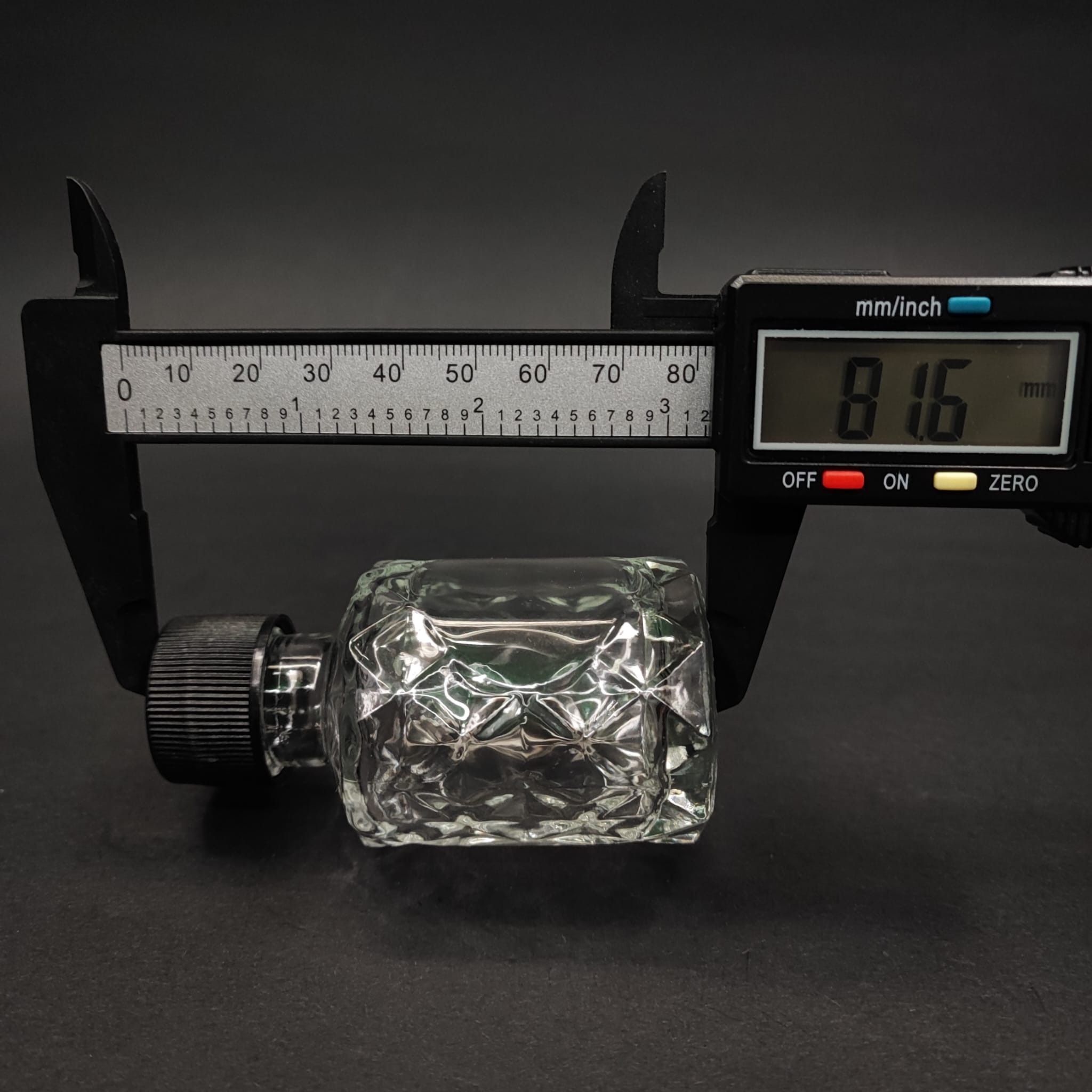 50 CC VELORA CAM ŞİŞE - CONTALI SİYAH KAPAKLI - 50 ML LÜX CAM ŞİŞE