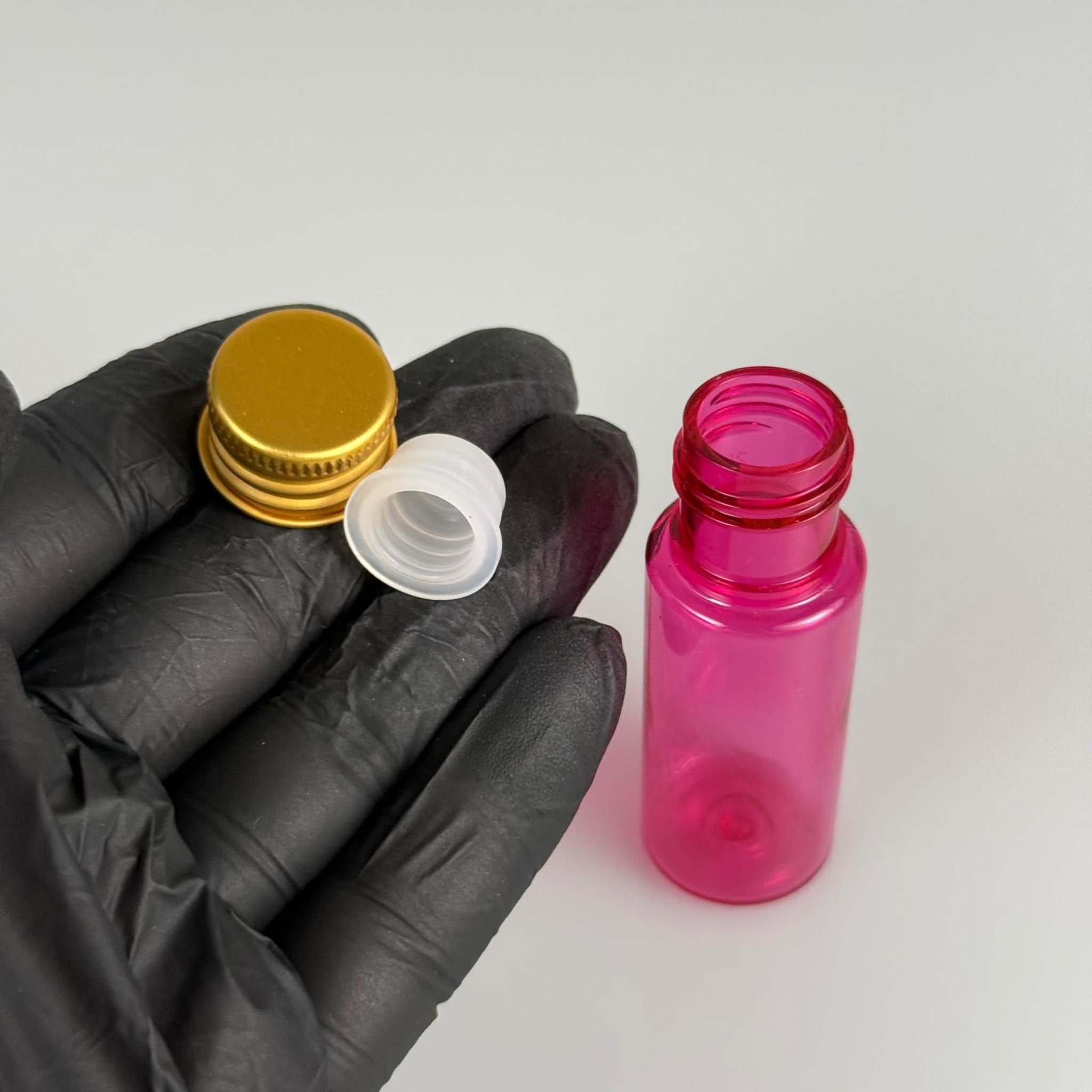 15 CC SİLİNDİR PEMBE PET ŞİŞE + KÖPÜK CONTALI GOLD ALÜMİNYUM METAL KAPAKLI + KÖR TIPALI TAKIML - 15 ML PEMBE PET ŞİŞE