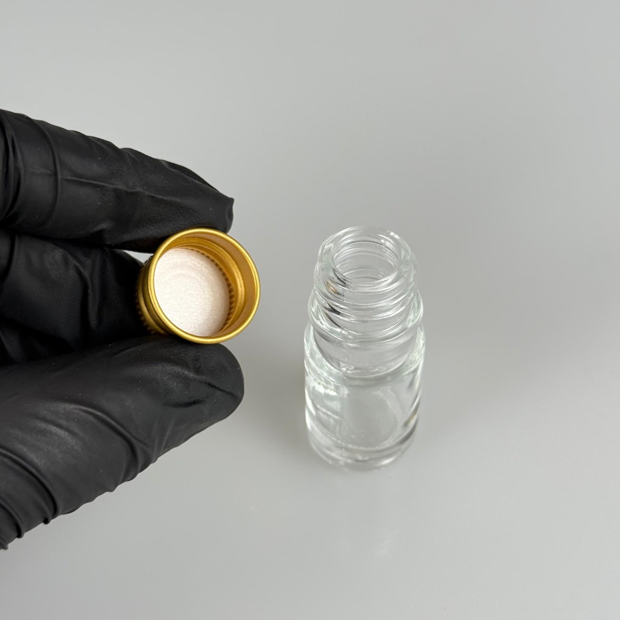 5 CC ŞEFFAF CAM ŞİŞE + KÖPÜK CONTALI GOLD ALÜMİNYUM METAL KAPAKLI TAKIM - 5 ML ŞEFFAF CAM ŞİŞE