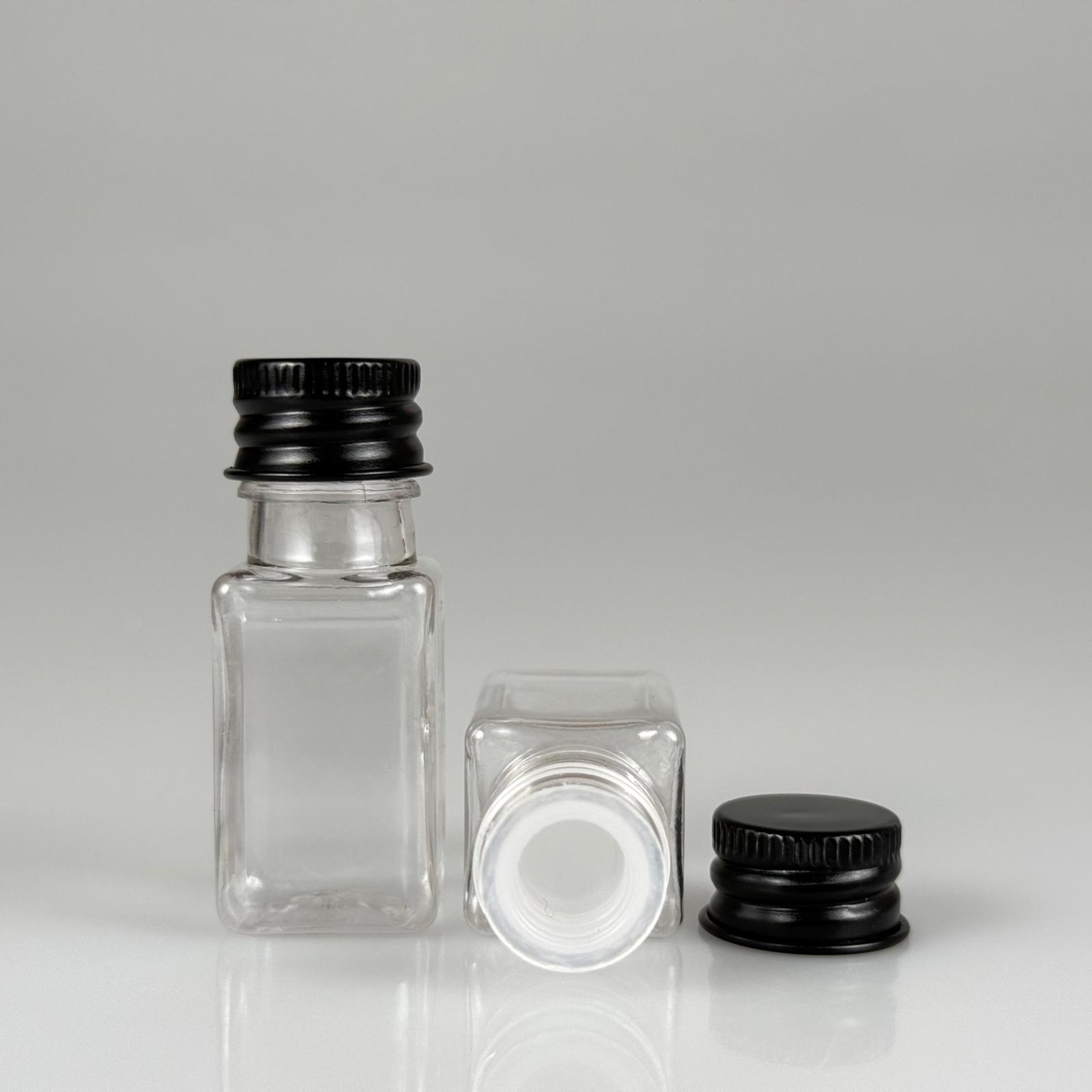 10 CC ŞEFFAF KARE PET SHOT ŞİŞE - KÖPÜK CONTALI SİYAH ALÜMİNYUM METAL KAPAKLI + KÖR TIPALI TAKIM - 10 ML PLASTİK ŞİŞE