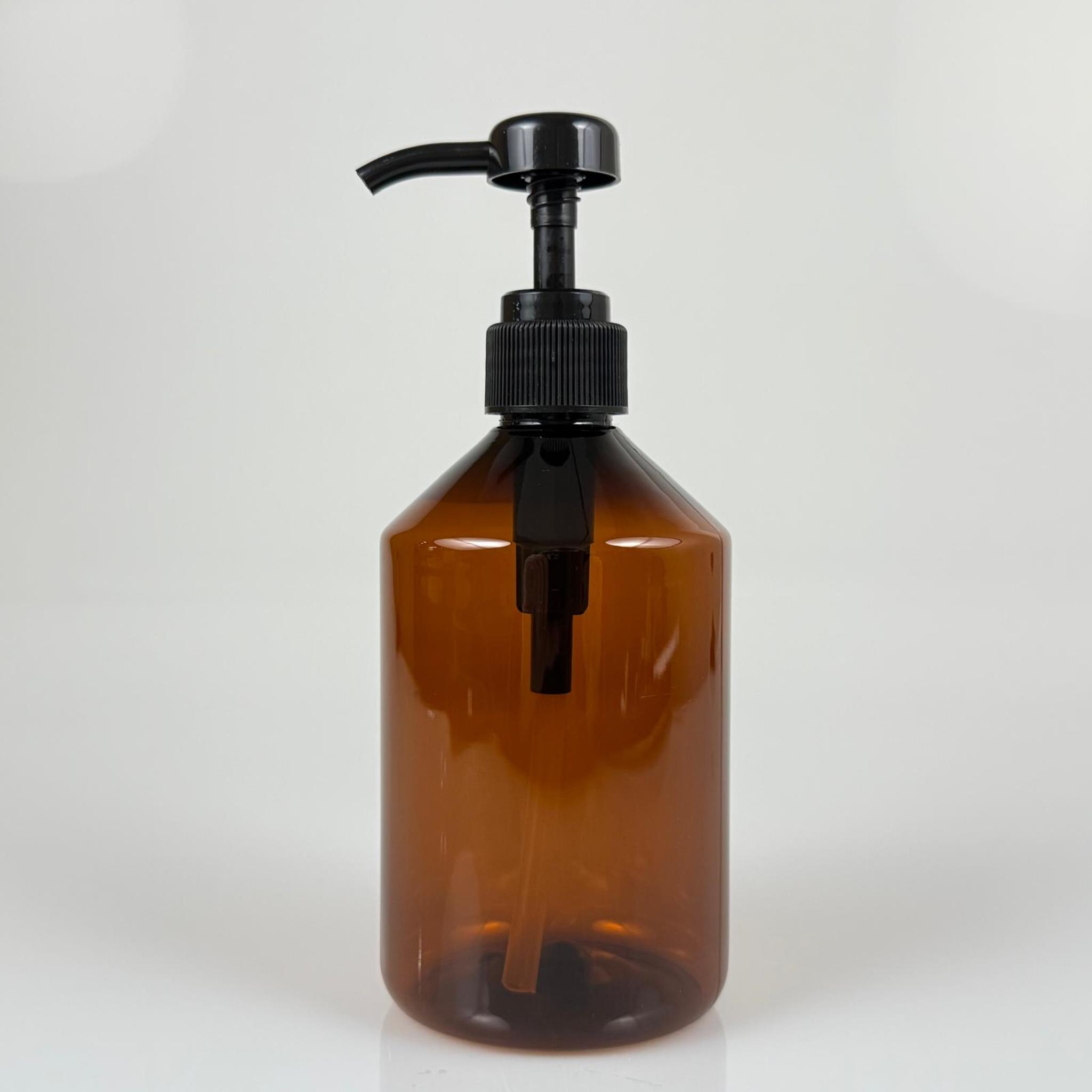 500 CC PET AMBER KÜT MODEL ŞİŞE - SİYAH DOZAJ POMPALI (HER BASMADA 4 CC SIVI ATAR)  - 0,5 LT POMPALI ŞİŞE - ŞURUP, ŞAMPUAN, KREM GİBİ YOĞUN KIVAMLI SIVILARDA KULLANILIR