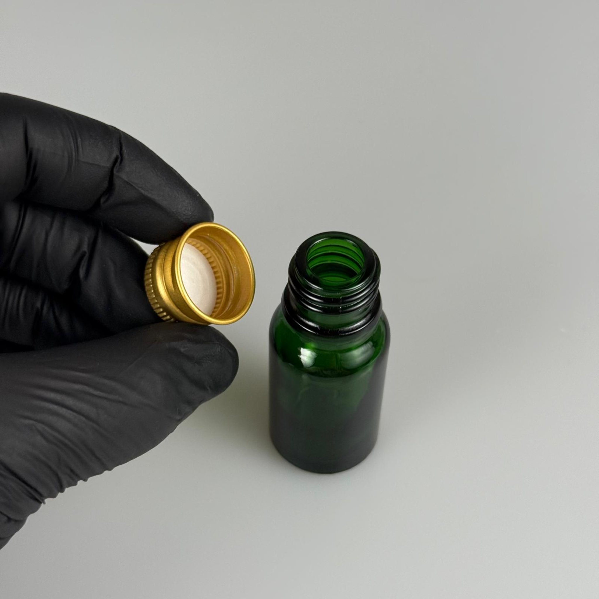 10 CC YEŞİL CAM ŞİŞE + KÖPÜK CONTALI GOLD ALÜMİNYUM METAL KAPAKLI TAKIM - 10 ML YEŞİL CAM ŞİŞE
