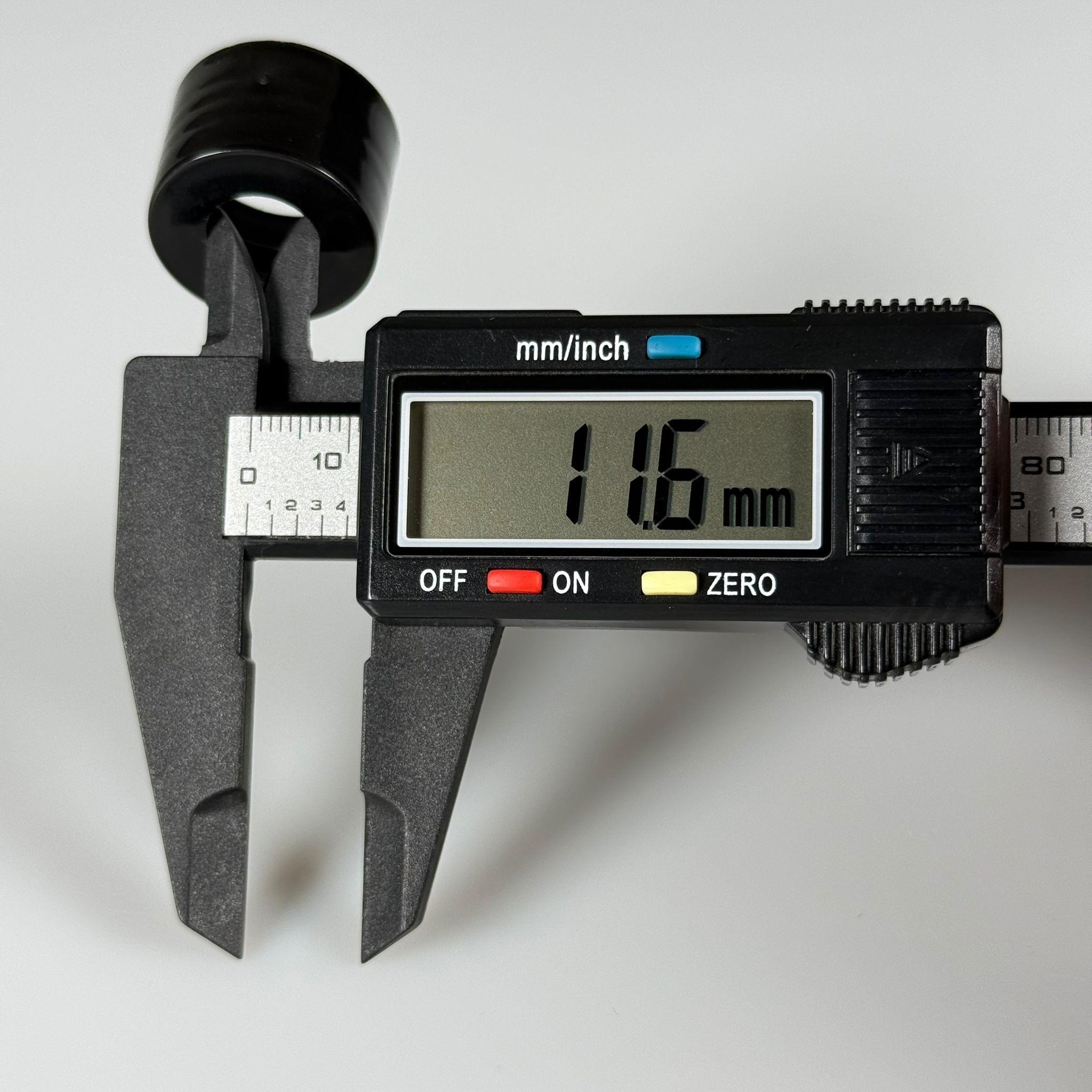 22 MM DELİKLİ PLASTİK SİYAH KAPAK