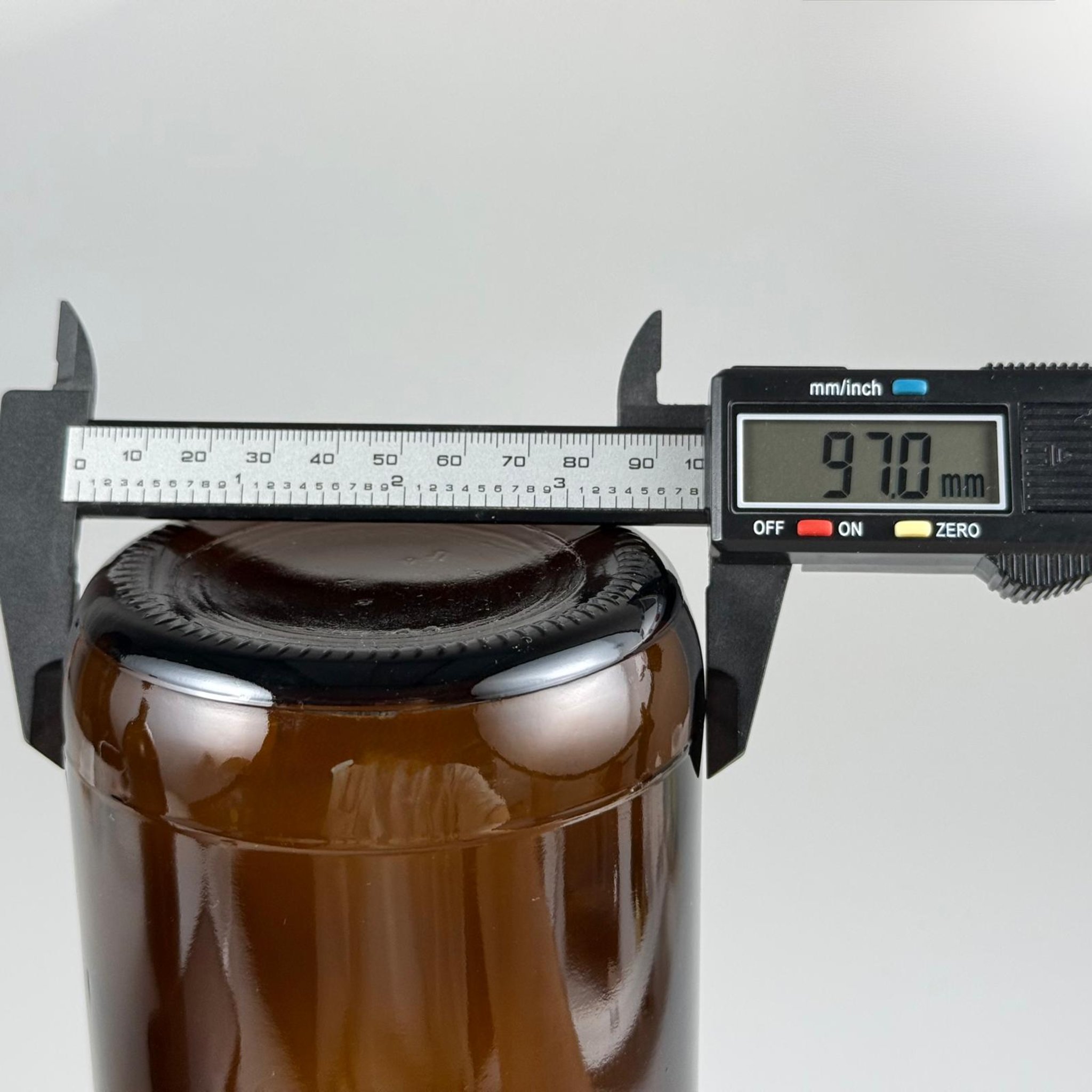 1000 CC AMBER CAM ŞİŞE + ALÜMİNYUM KAPLAMALI GÜMÜŞ KAPAKLI TAKIM - 1000 ML KAHVERENGİ CAM ŞİŞE
