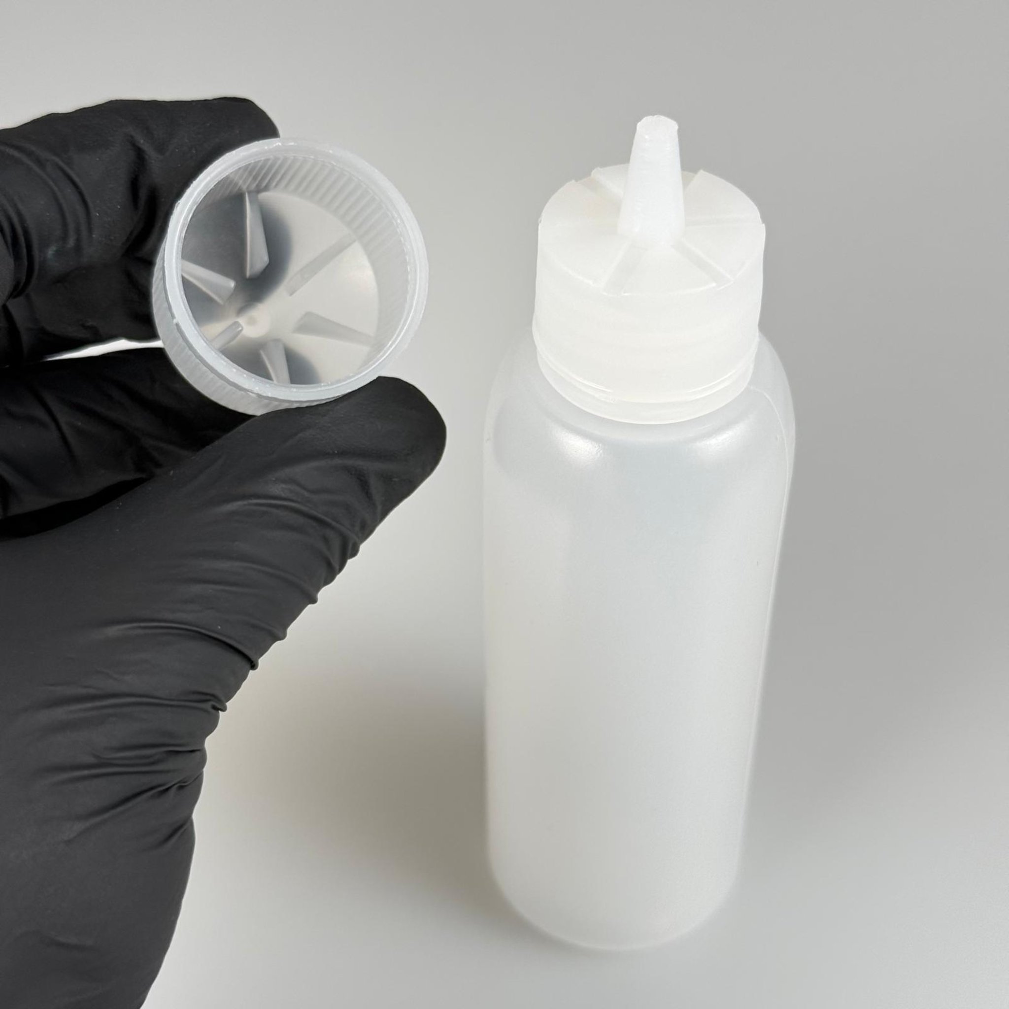 100 CC SIKILABİLİR YUMUŞAK GORİLLA ŞİŞE - AMBER - 100 ML LİKİT ŞİŞESİ - MÜREKKEP ŞİŞESİ - ÇOCUK KİLİT KAPAKLI  - AKITICI TIPALI - İĞNE UÇLU DAMLALIKLI ŞİŞE