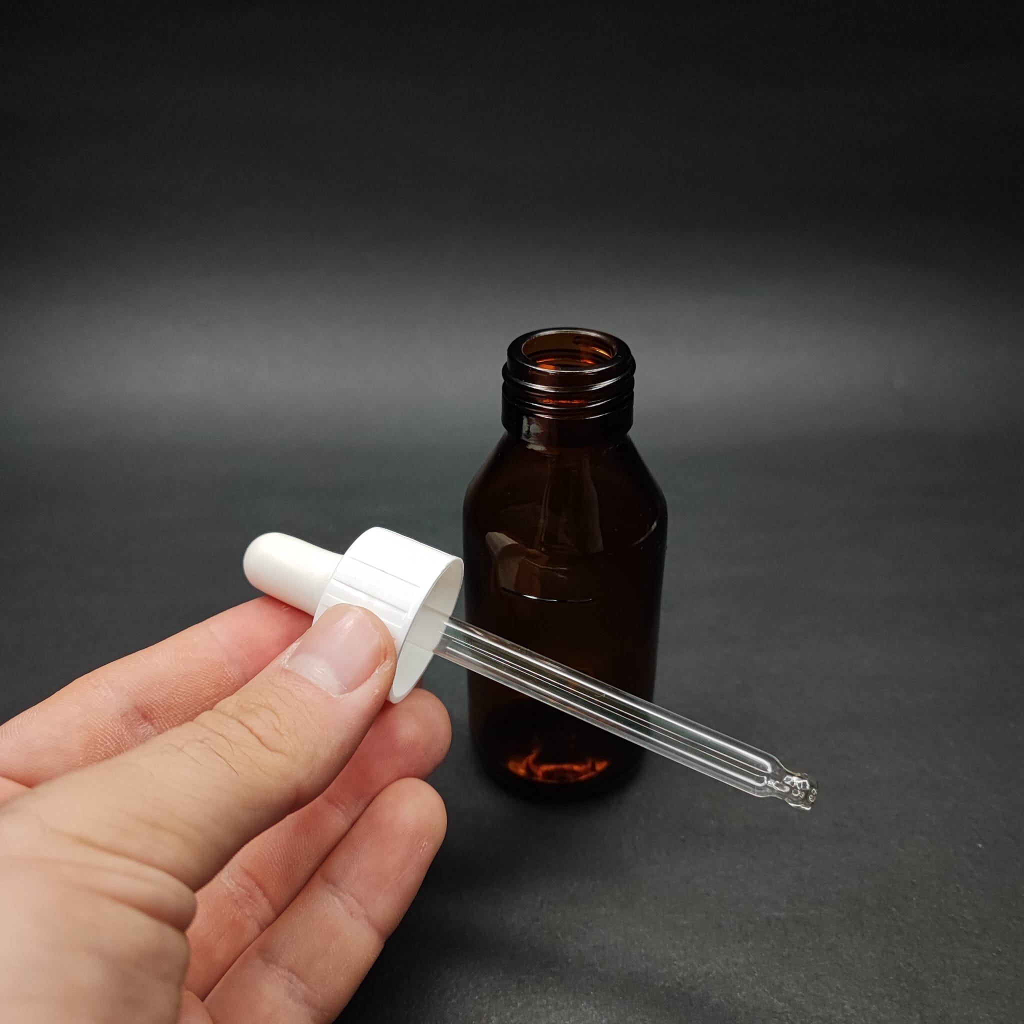 60 ML DOLUMU KOLAY, GENİŞ AĞIZLI CAM DAMLALIKLI ŞİŞE (25 MM AĞIZ) - 60 CC BEYAZ DAMLALIKLI CAM ECZA ŞİŞESİ - AMBER KAHVERENGİ