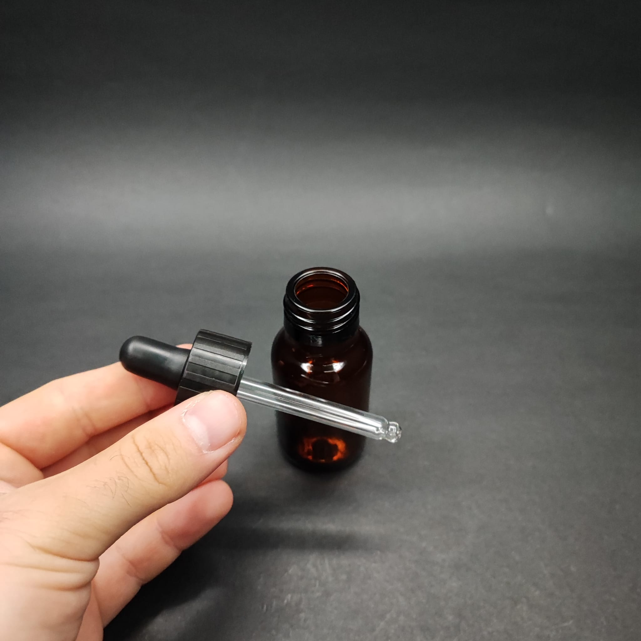 30 ML DOLUMU KOLAY, GENİŞ AĞIZLI CAM DAMLALIKLI ŞİŞE (25 MM AĞIZ)  - 30 CC SİYAH DAMLALIKLI CAM ECZA ŞİŞESİ - AMBER KAHVERENGİ
