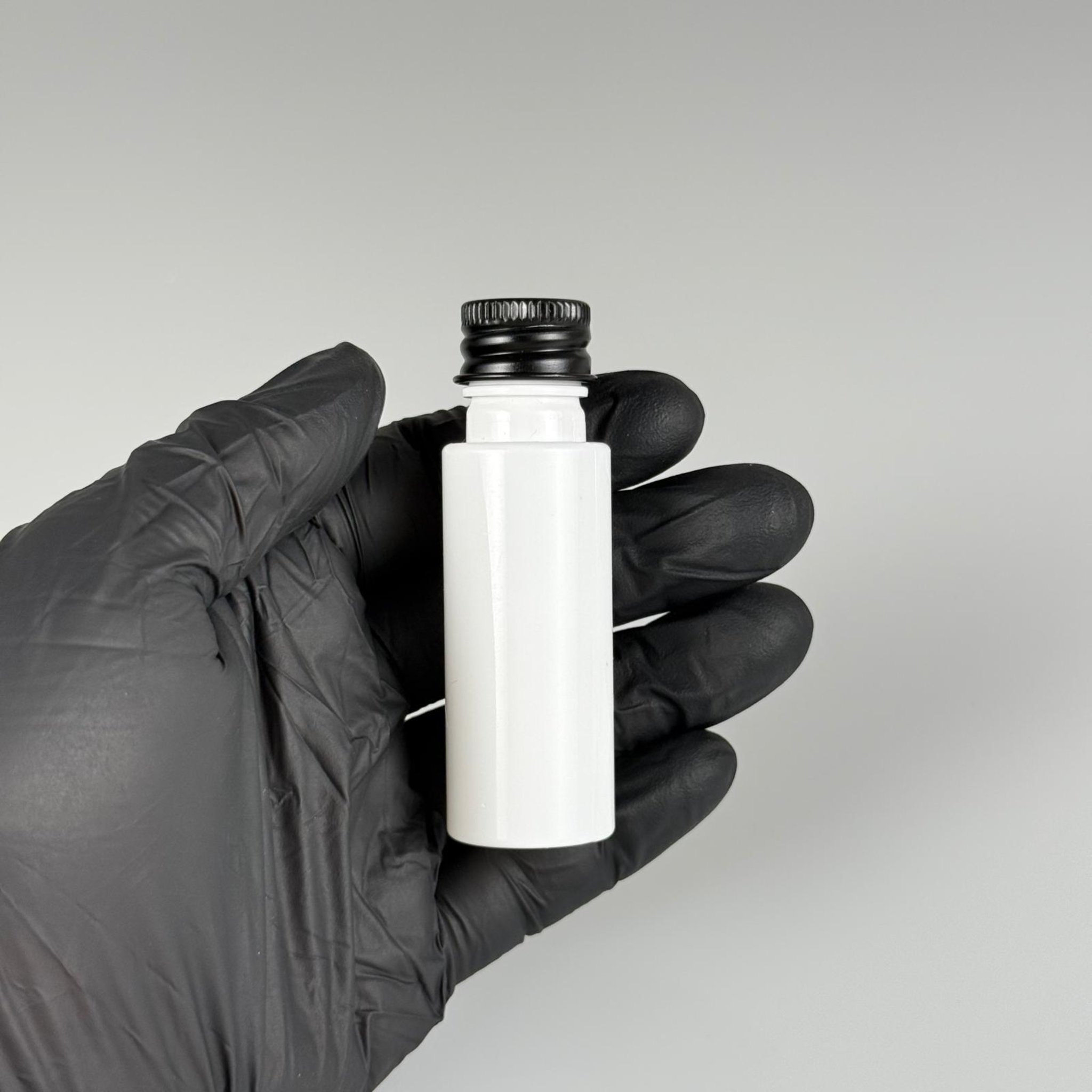 20 CC BEYAZ PET ŞİŞE + KÖPÜK CONTALI SİYAH ALÜMİNYUM METAL KAPAKLI + DAMLALIKLI KOLONYA TIPALI TAKIM - 20 ML PLASTİK ŞİŞE