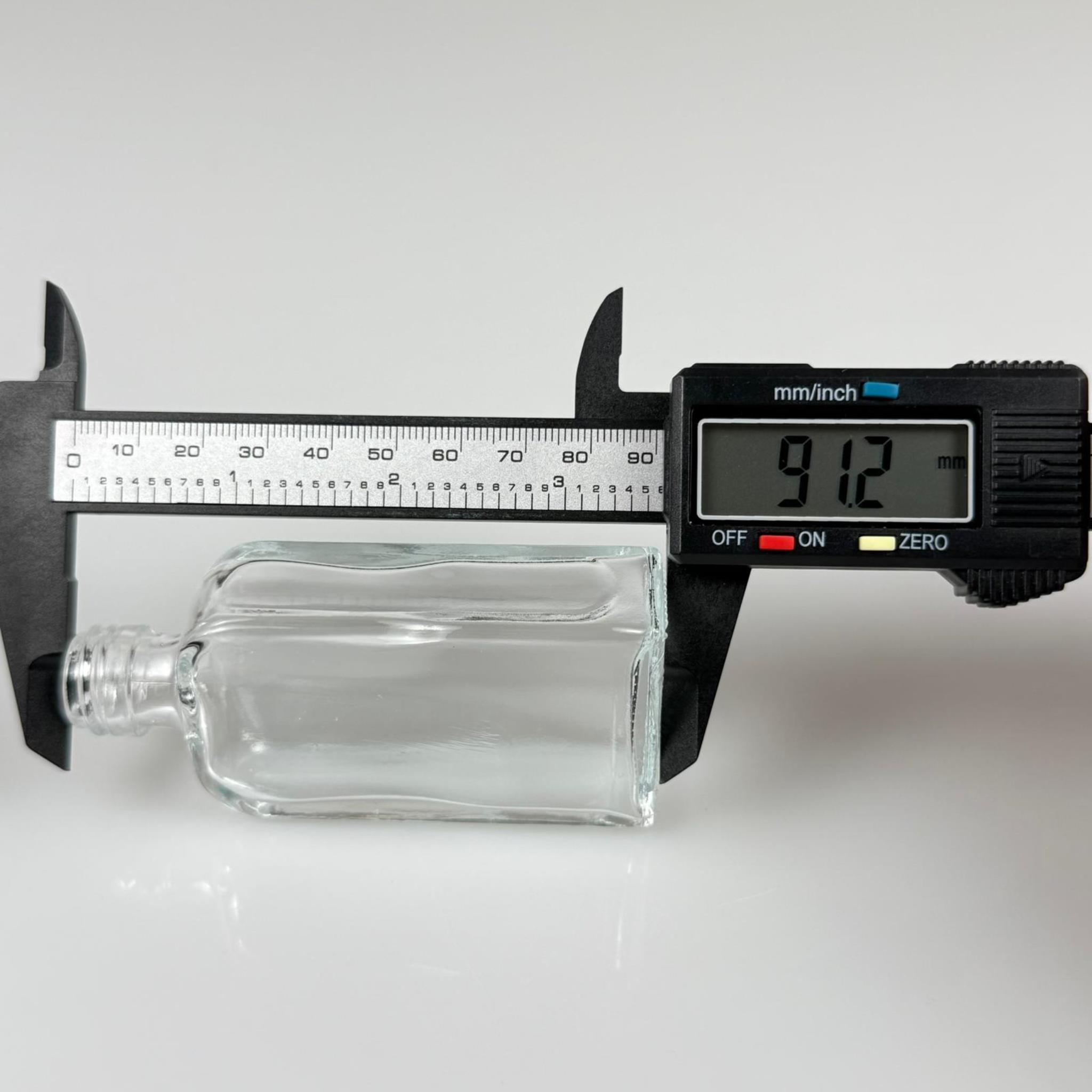 50 CC YASSI DİKDÖRTGEN CAM ŞİŞE - 18 MM AĞIZ - 50 ML PRESTİJLİ ŞİŞE