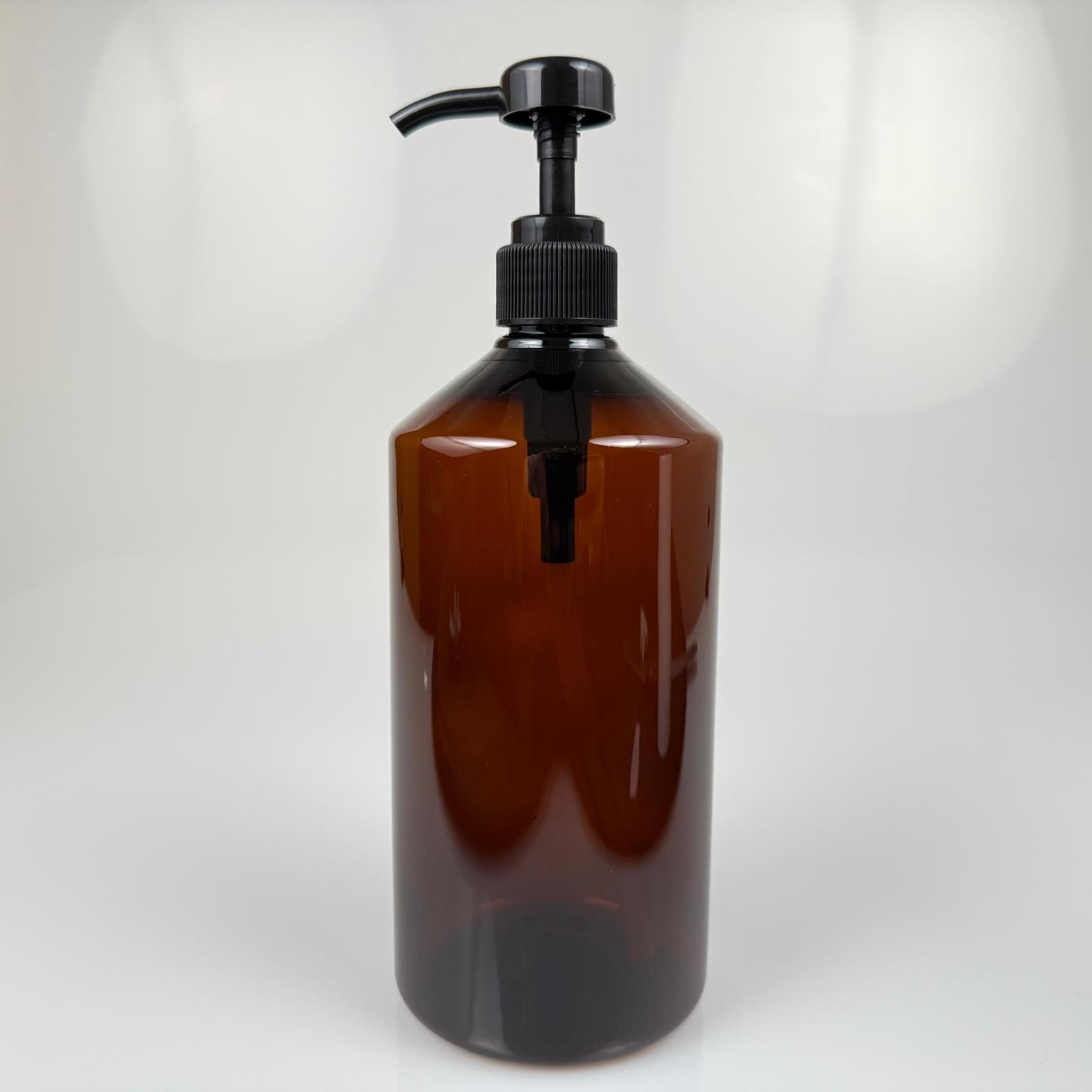 1000 CC AMBER KAHVERENGİ PET KÜT MODEL ŞİŞE - SİYAH DOZAJ POMPALI (HER BASMADA 4 CC SIVI ATAR)  - 1 LT POMPALI ŞİŞE - ŞURUP, ŞAMPUAN, KREM GİBİ YOĞUN KIVAMLI SIVILARDA KULLANILIR