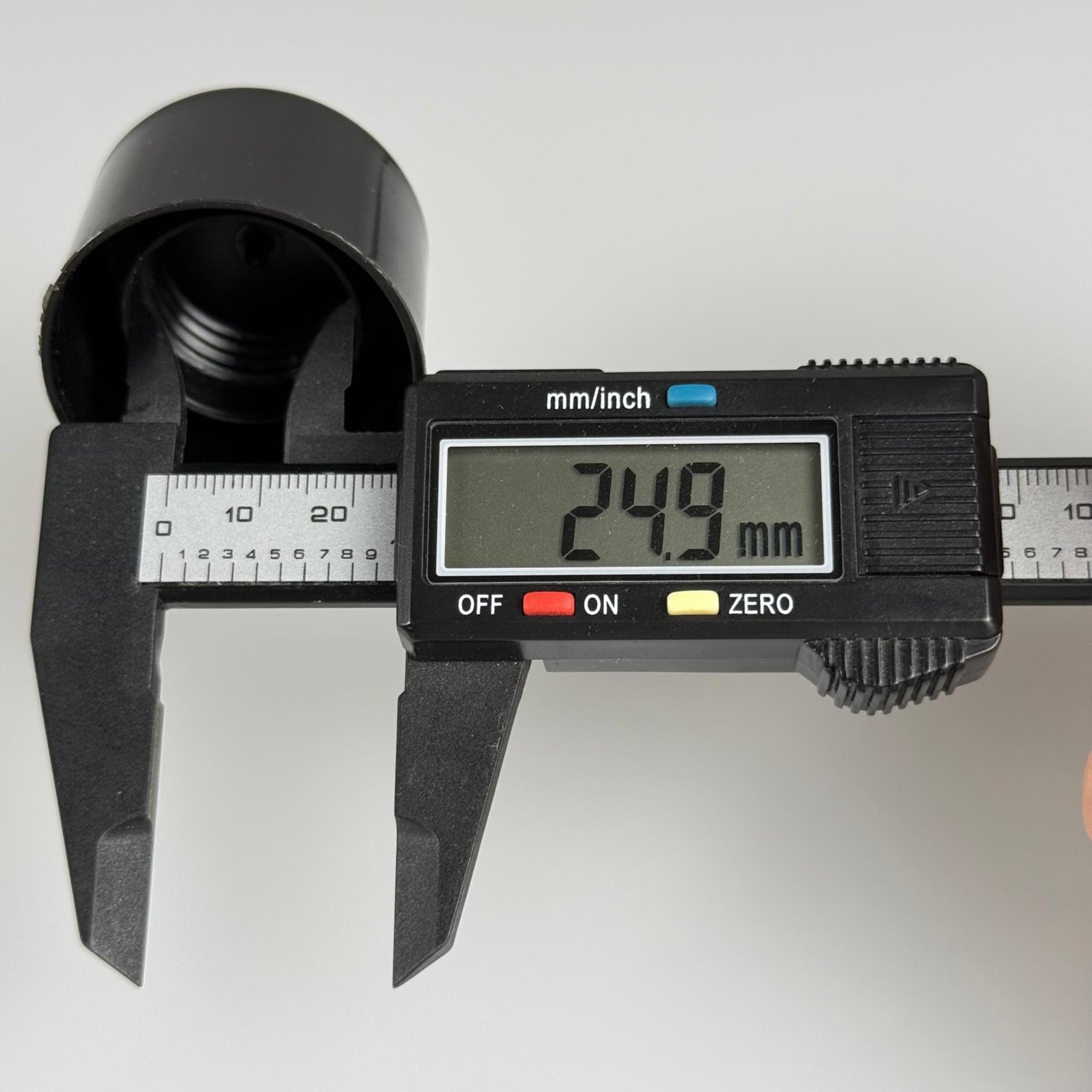 24 MM SİYAH PLASTİK KAPAK -  SİYAH -  KOLONYA ŞİŞESİ KAPAĞI
