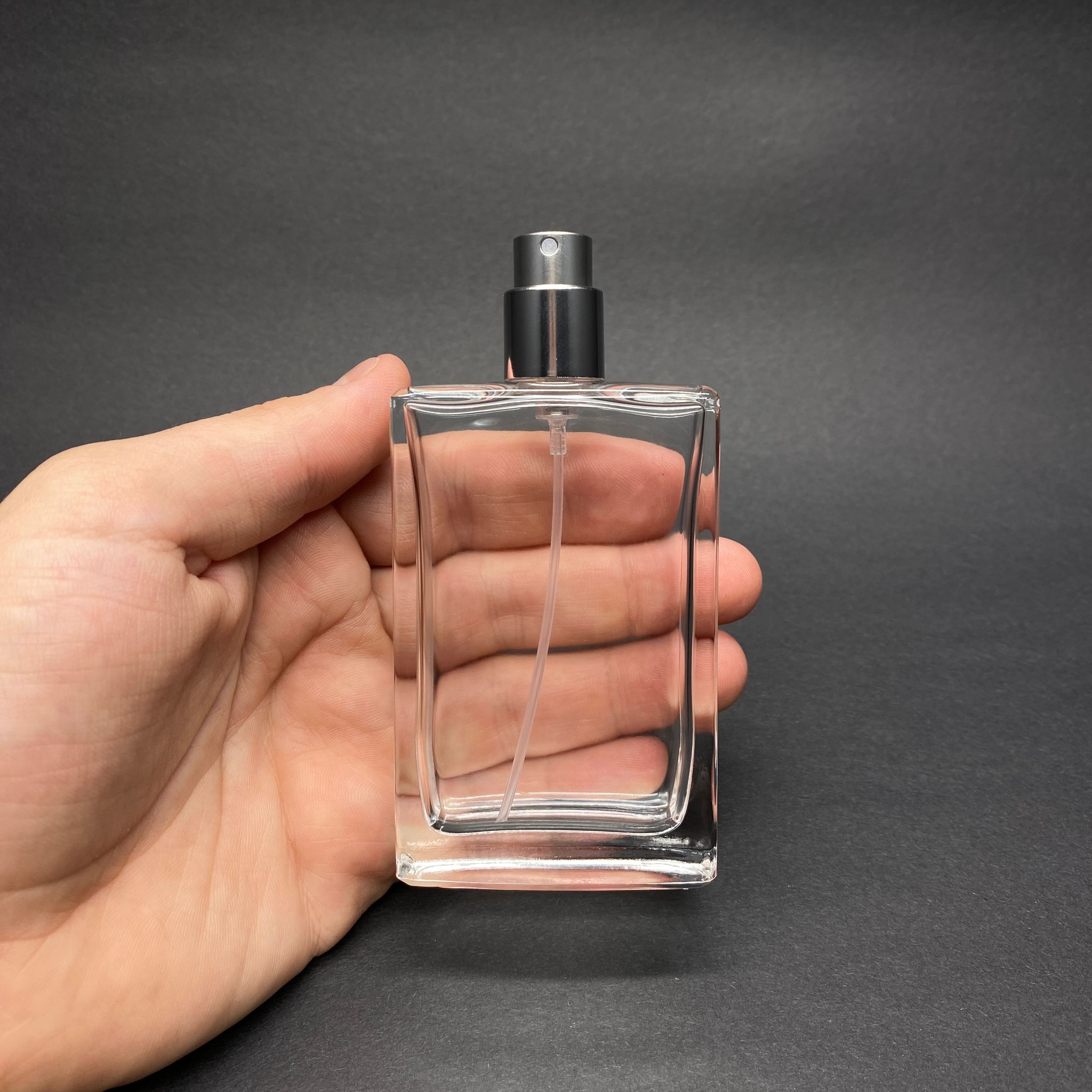 50 ML DİKDÖRTGEN MODEL SOSSA PARFÜM ŞİŞESİ - GÜMÜŞ METAL SPREYLİ (AĞIZ 15 MM GEÇME KOLAY KAPAMA)