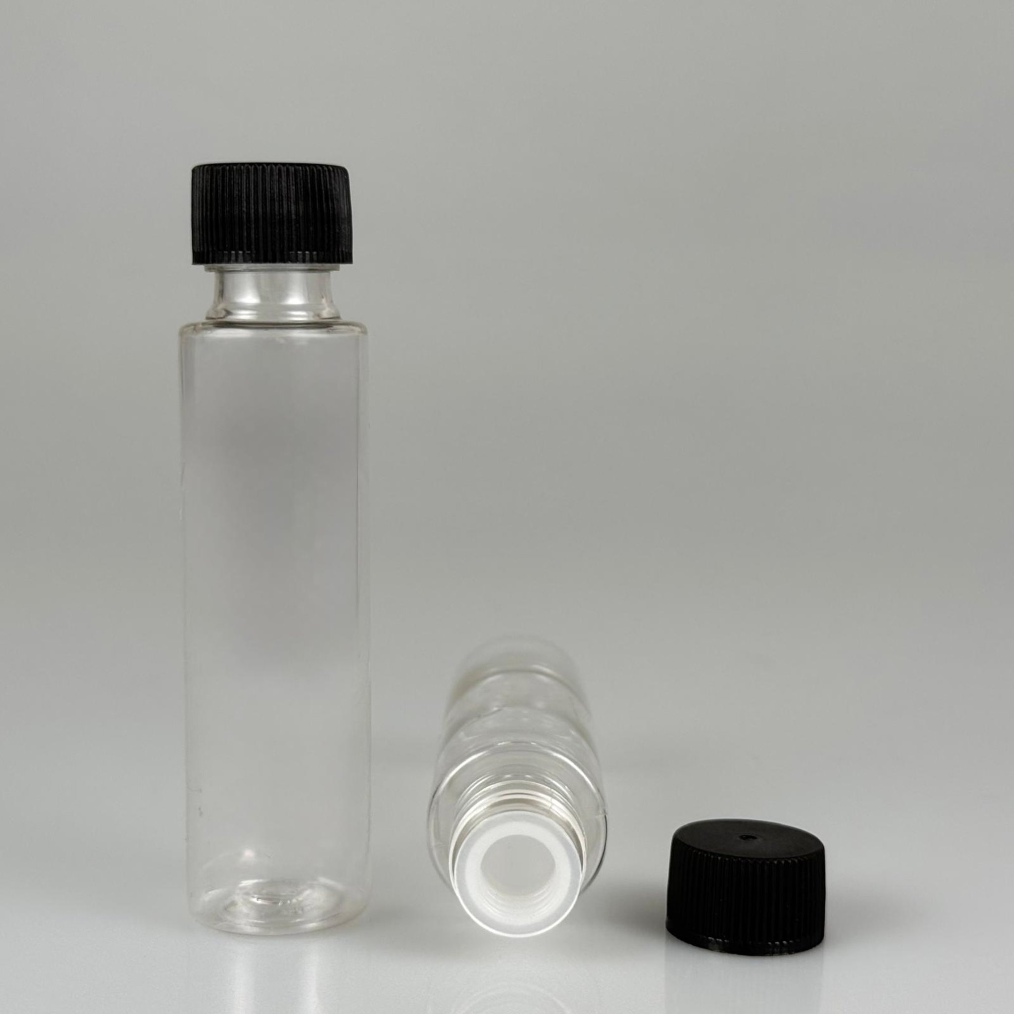 35 ML TIPALI, SIZDIRMAZ KAPAKLI PET ŞİŞE - 35 CC ŞEFFAF PLASTİK ŞİŞE + CONTALI SİYAH KAPAK + KÖR TIPA TAKIM