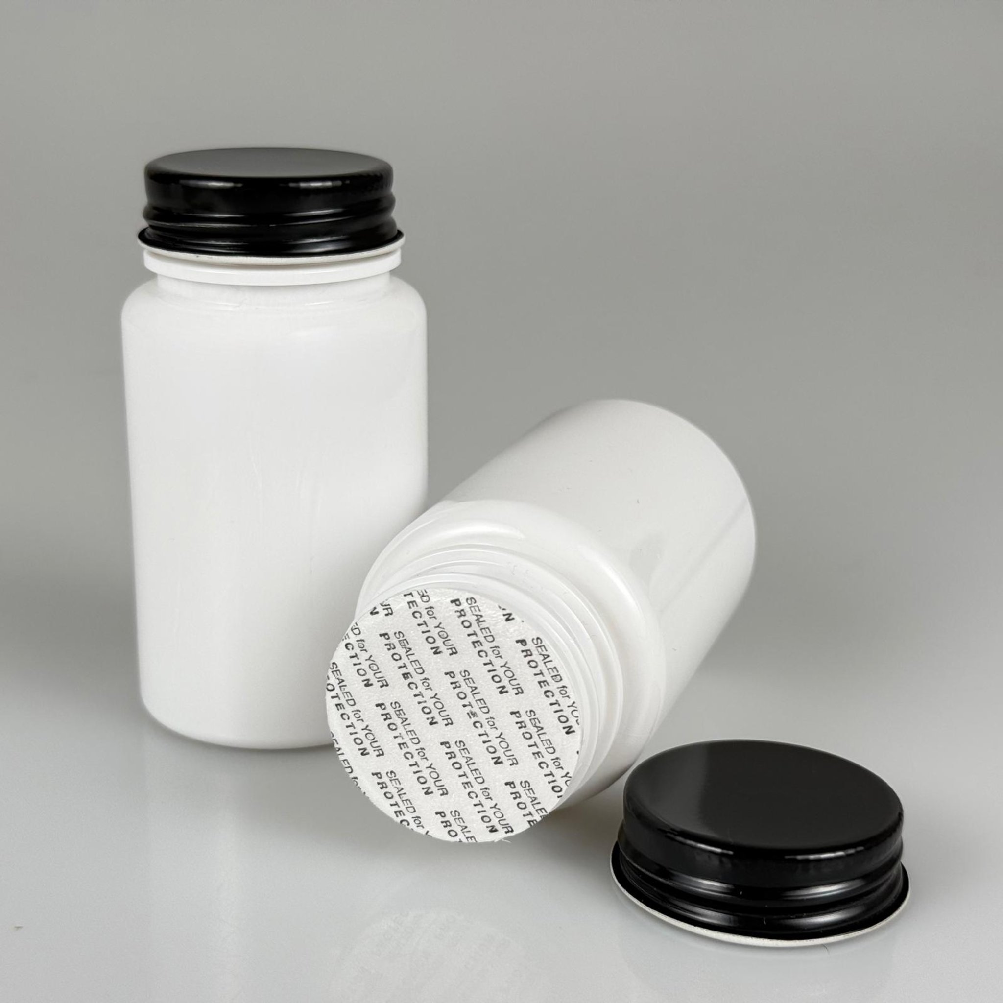 100 CC BEYAZ PET TABLET ŞİŞESİ - SİYAH METAL KAPAKLI + KENDİNDEN YAPIŞKANLI KÖPÜK CONTALI - 100 ML KAPSÜL KUTUSU - İLAÇ ŞİŞESİ - MEDİKAL HAP ŞİŞESİ - FARMASÖTİK KAVANOZ