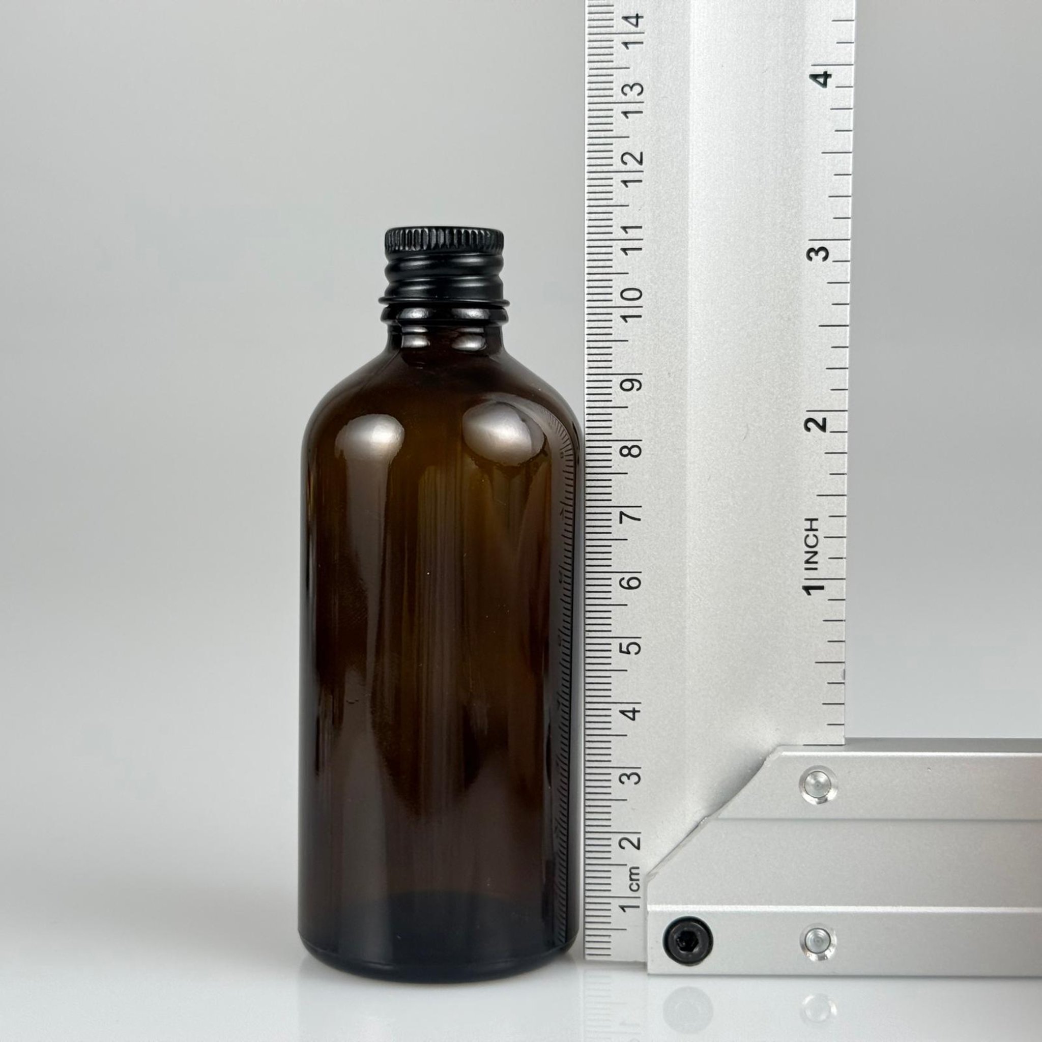 100 CC AMBER CAM ŞİŞE + KÖPÜK CONTALI SİYAH ALÜMİNYUM METAL KAPAKLI TAKIM - 100 ML KAHVERENGİ CAM ŞİŞE