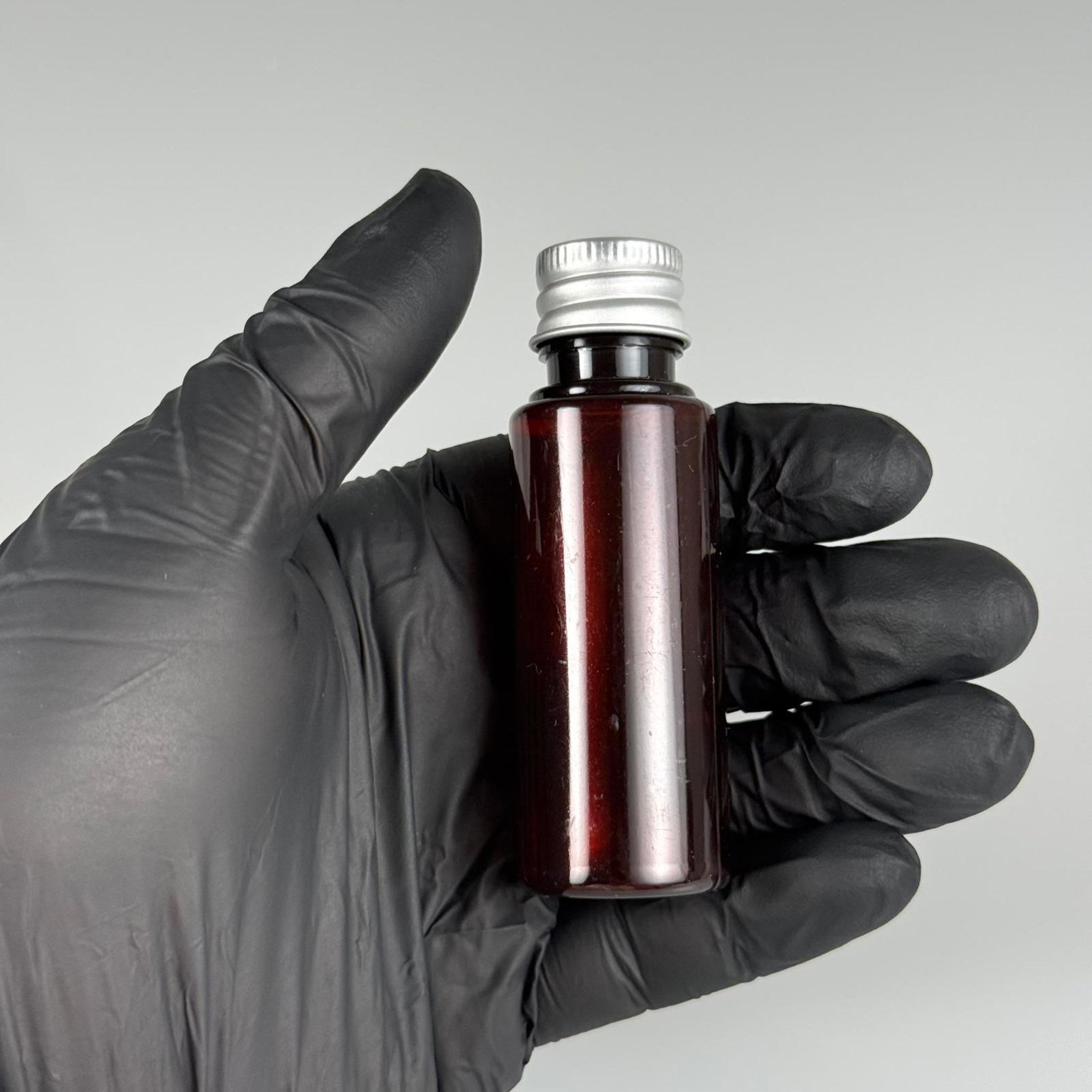 30 CC PET AMBER SHOT ŞİŞE - KÖPÜK CONTALI GÜMÜŞ ALÜMİNYUM METAL KAPAKLI + DAMLALIKLI KOLONYA TIPALITAKIM - 30 ML KAHVERENGİ PLASTİK ŞİŞE