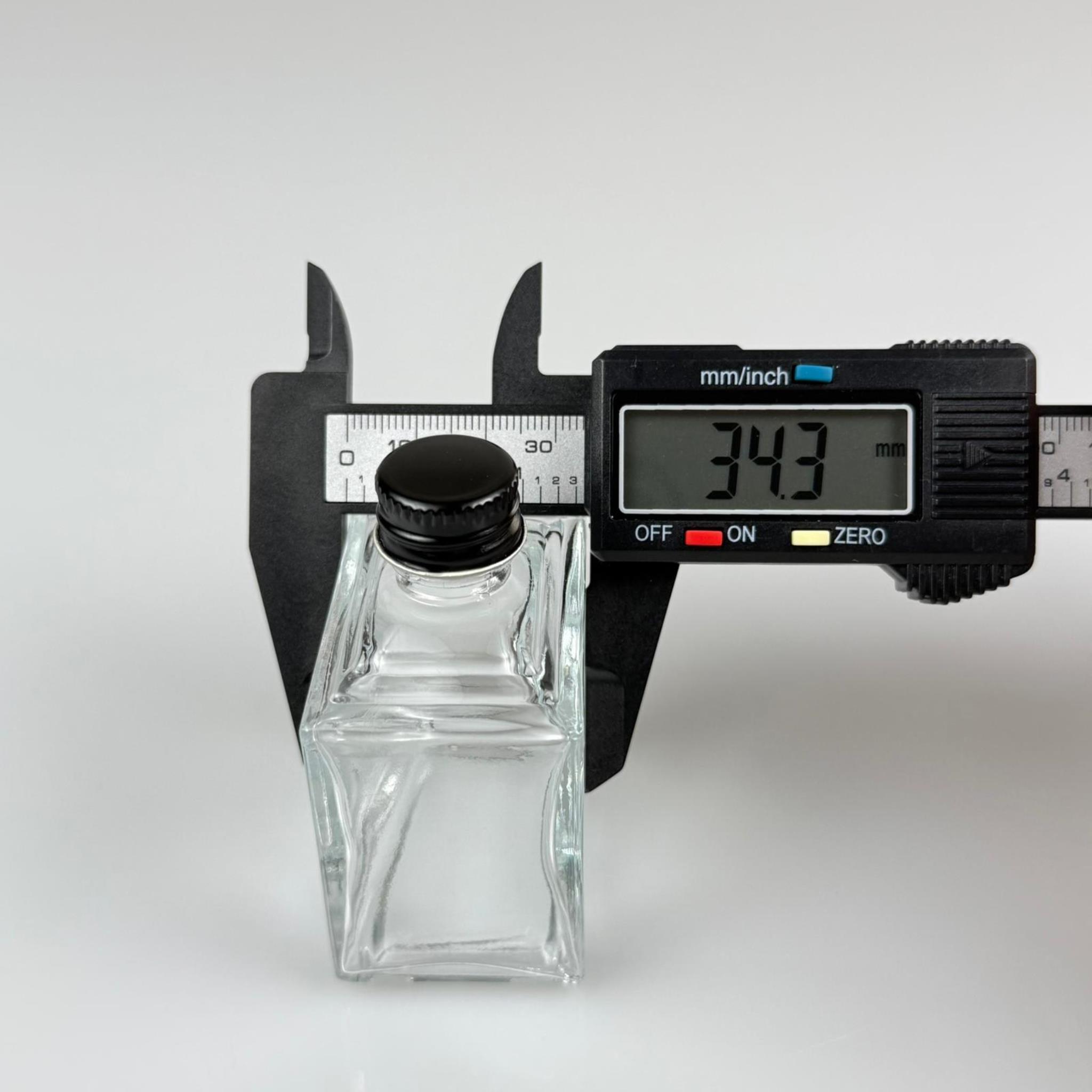 50 CC KÖŞELİ PRİZMA CAM ŞİŞE - GÜMÜŞ METAL KAPAKLI KOLONYA TIPALI - 50 ML PRESTİJLİ ŞİŞE
