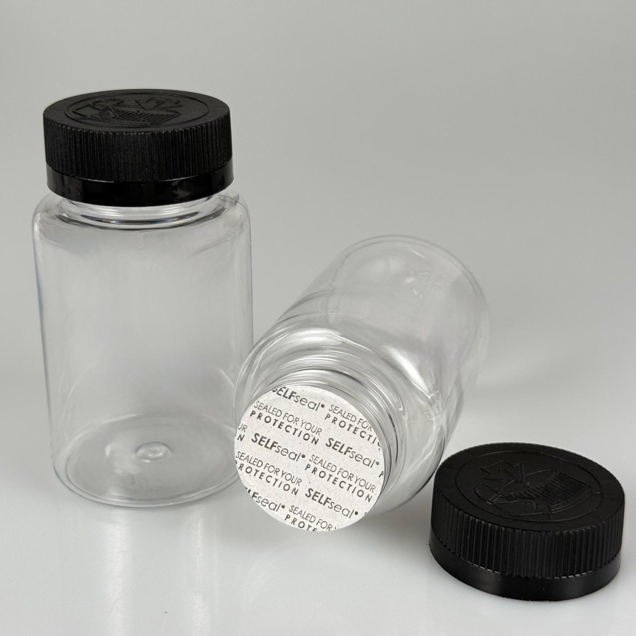 150 ML CONTALI ÇOCUK KİLİT KAPAKLI TABLET ŞİŞESİ  - 150 CC ŞEFFAF PET KAVANOZ + 38 MM SİYAH ÇOCUK KİLİTLİ KAPAK + KENDİNDEN YAPIŞKANLI KÖPÜK CONTA TAKIM -  KAPSÜL KUTUSU - İLAÇ ŞİŞESİ - MEDİKAL HAP ŞİŞESİ - FARMASÖTİK KAVANOZ