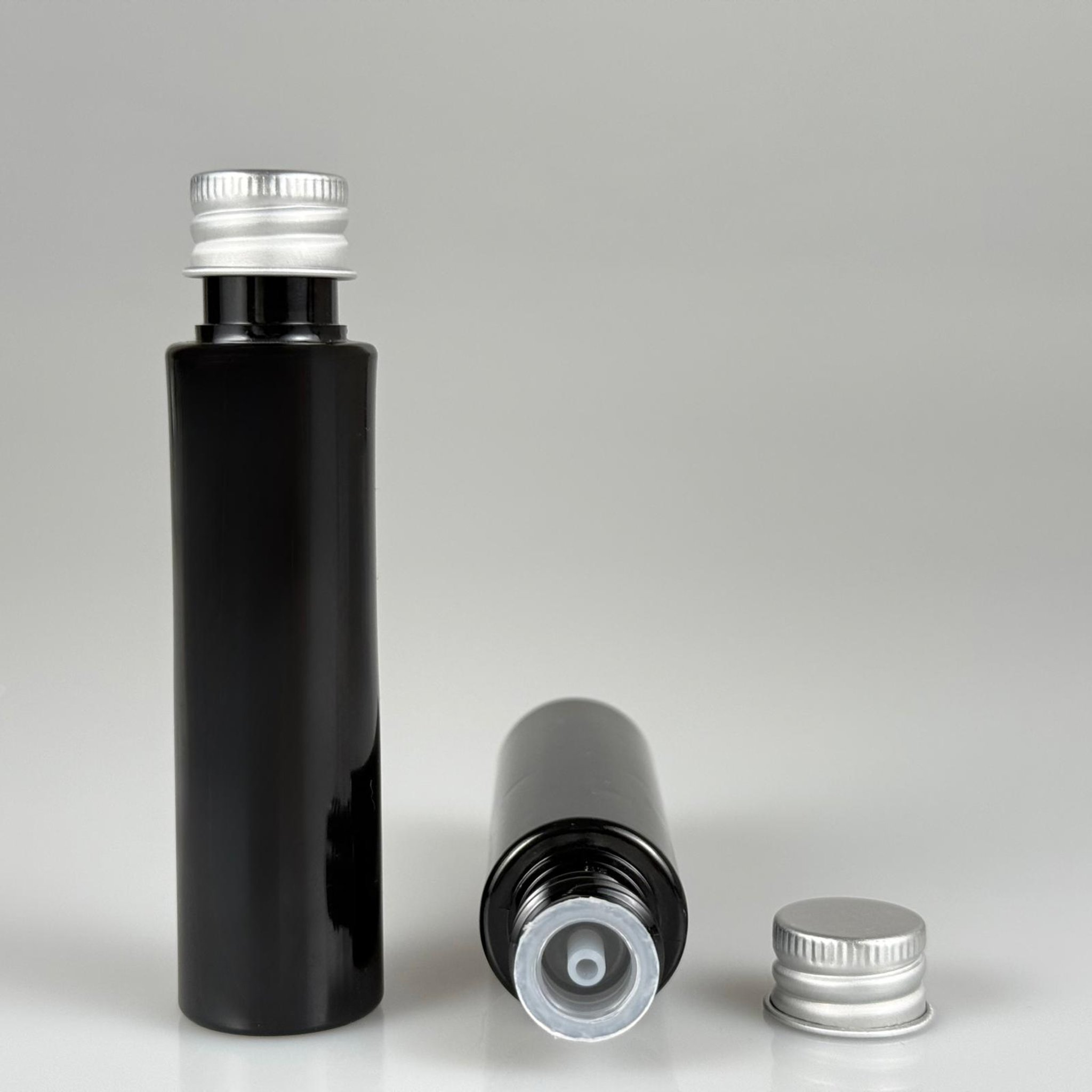 35 CC PET ŞİŞE - KÖPÜK CONTALI GÜMÜŞ ALÜMİNYUM METAL KAPAKLI + DAMLALIKLI KOLONYA TIPALI TAKIM - 35 ML SİYAH PET ŞİŞE