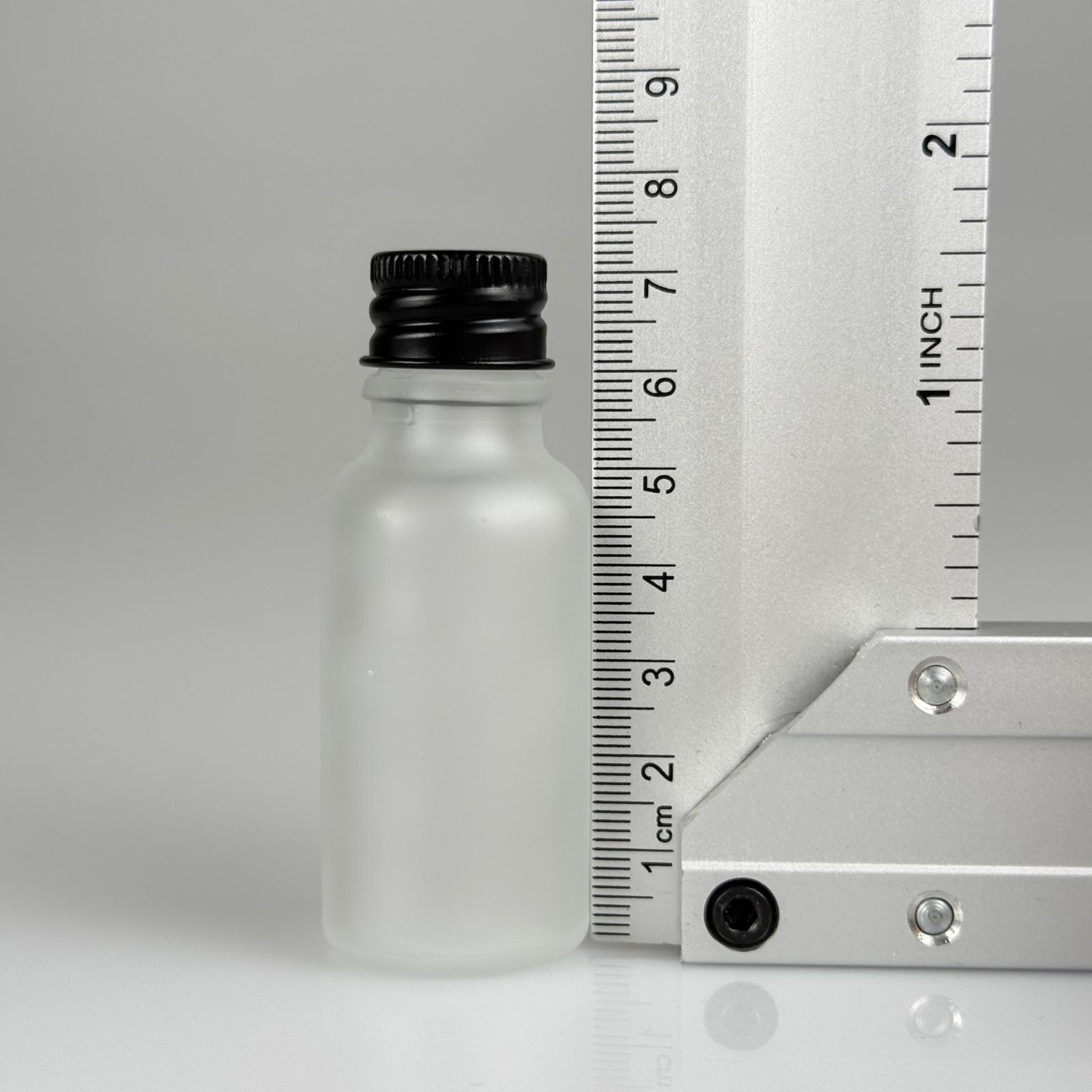 20 CC BUZLU CAM ŞİŞE + KÖPÜK CONTALI SİYAH ALÜMİNYUM METAL KAPAKLI + KOOLONYA TIPALI TAKIM - 20 ML BUZLU CAM ŞİŞE