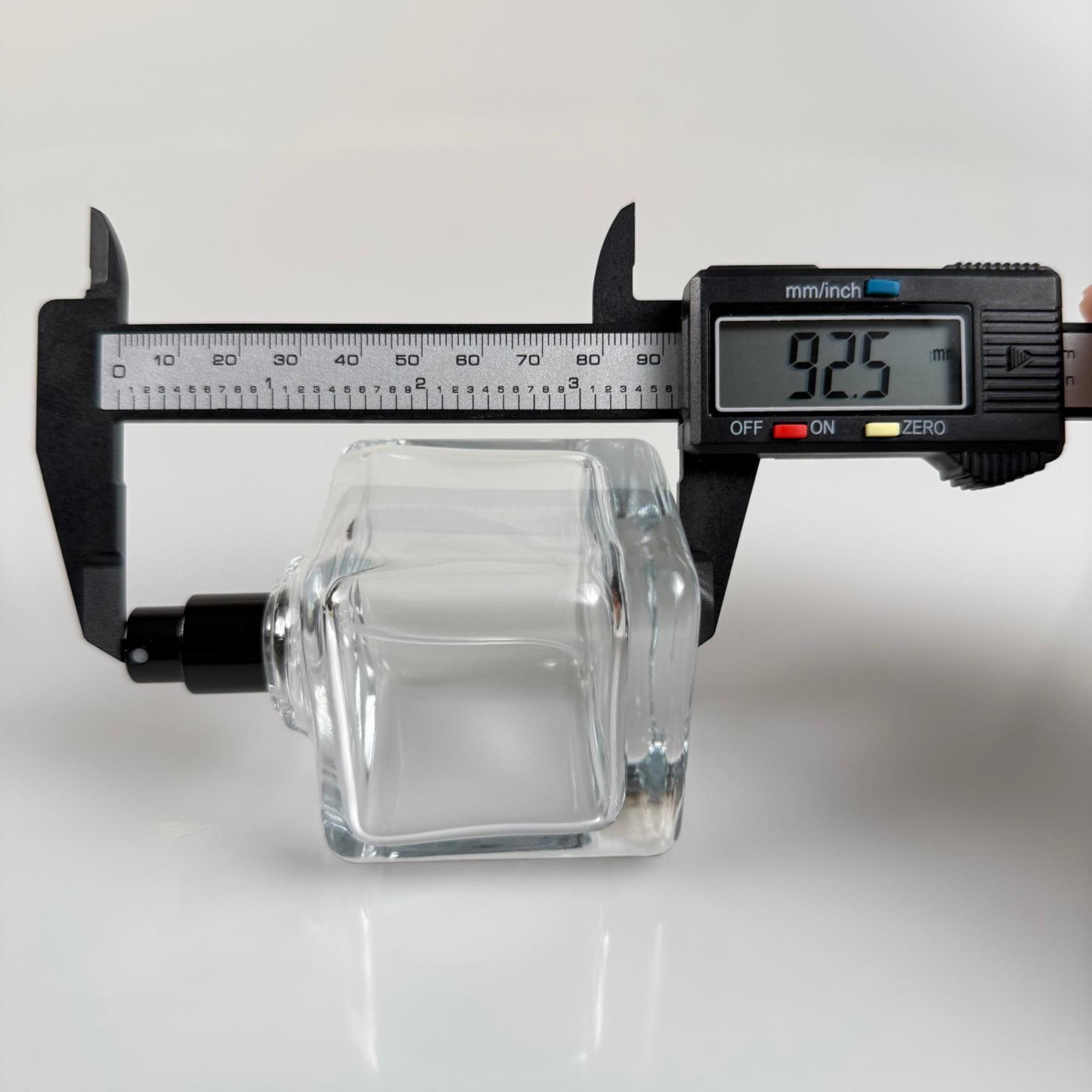 100 ML KARE MODEL LURA PARFÜM ŞİŞESİ - SİYAH METAL SPREYLİ (AĞIZ 15 MM GEÇME KOLAY KAPAMA)